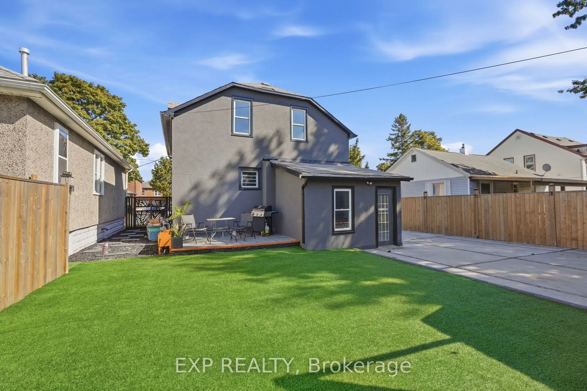 249 Wallace Avenue S
