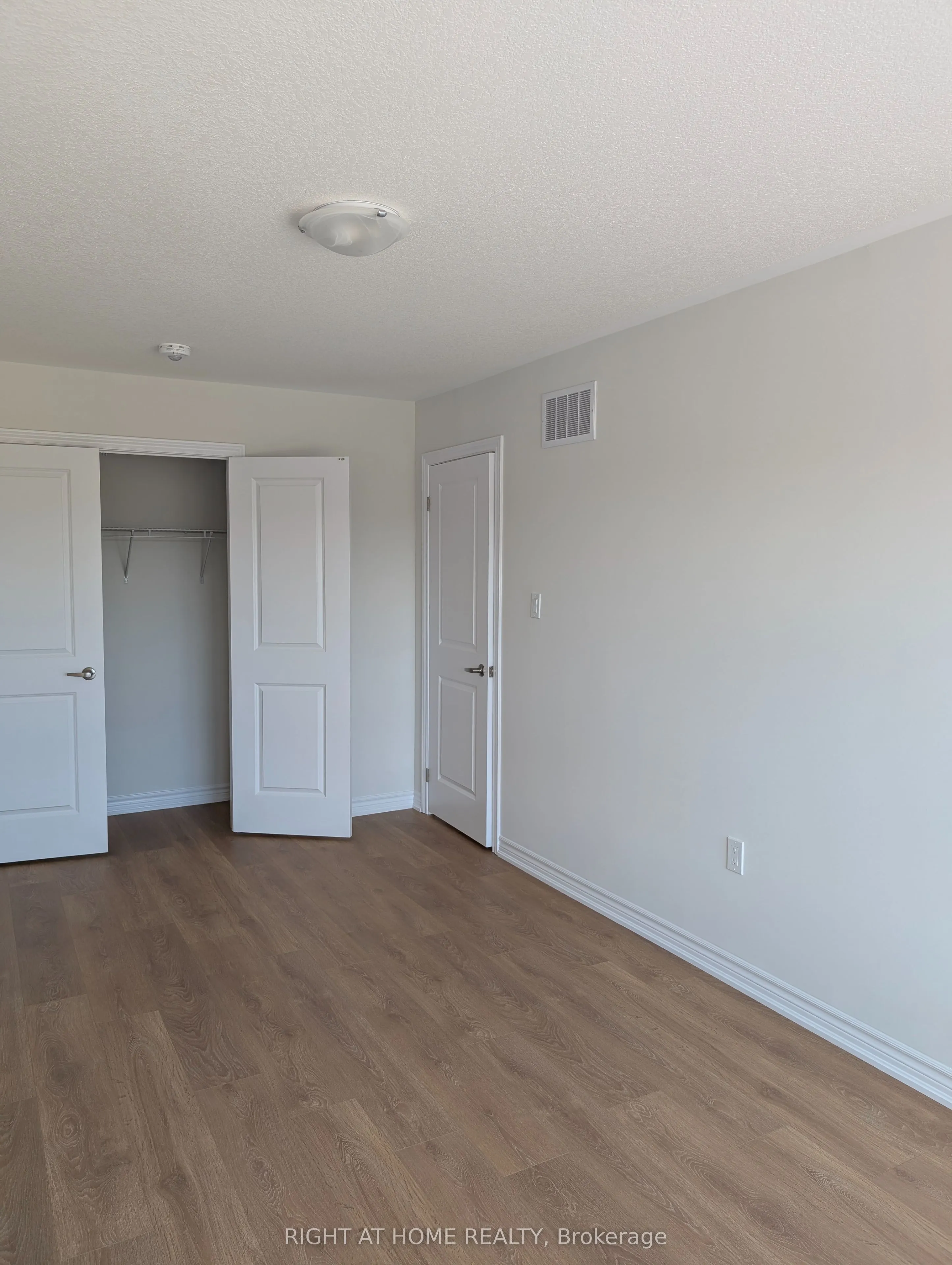 1052 Periwinkle Crescent