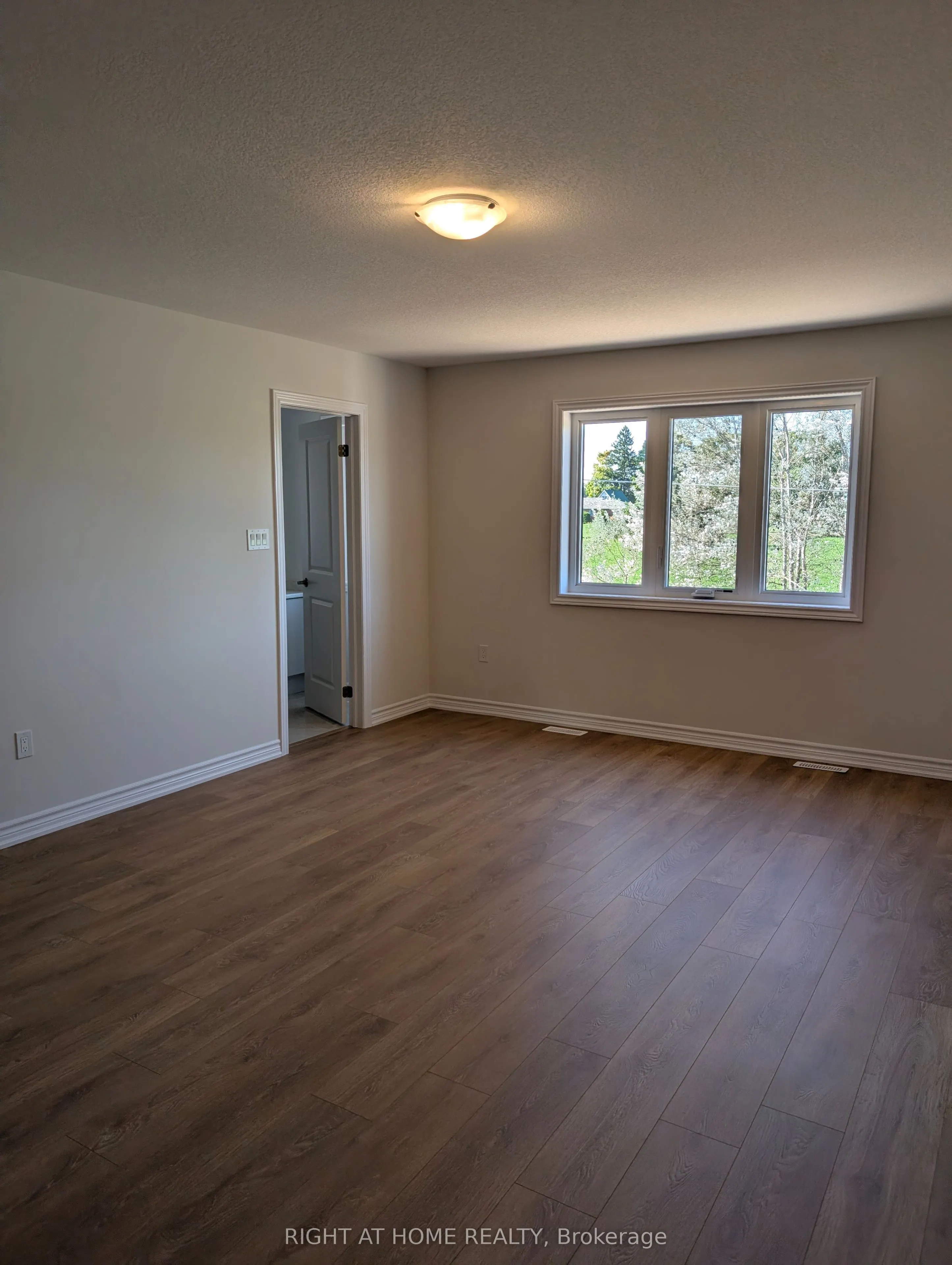 1052 Periwinkle Crescent
