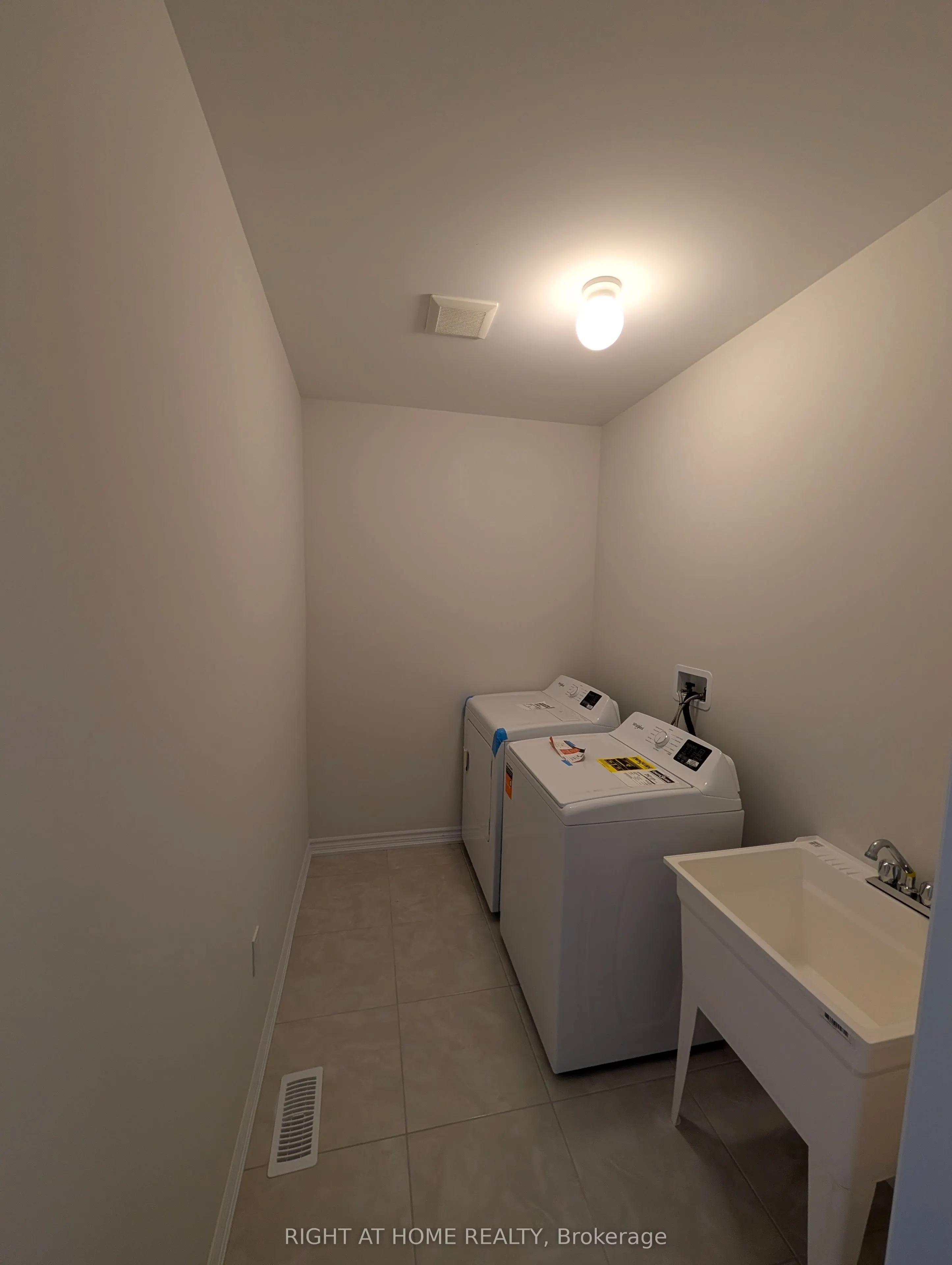 1052 Periwinkle Crescent