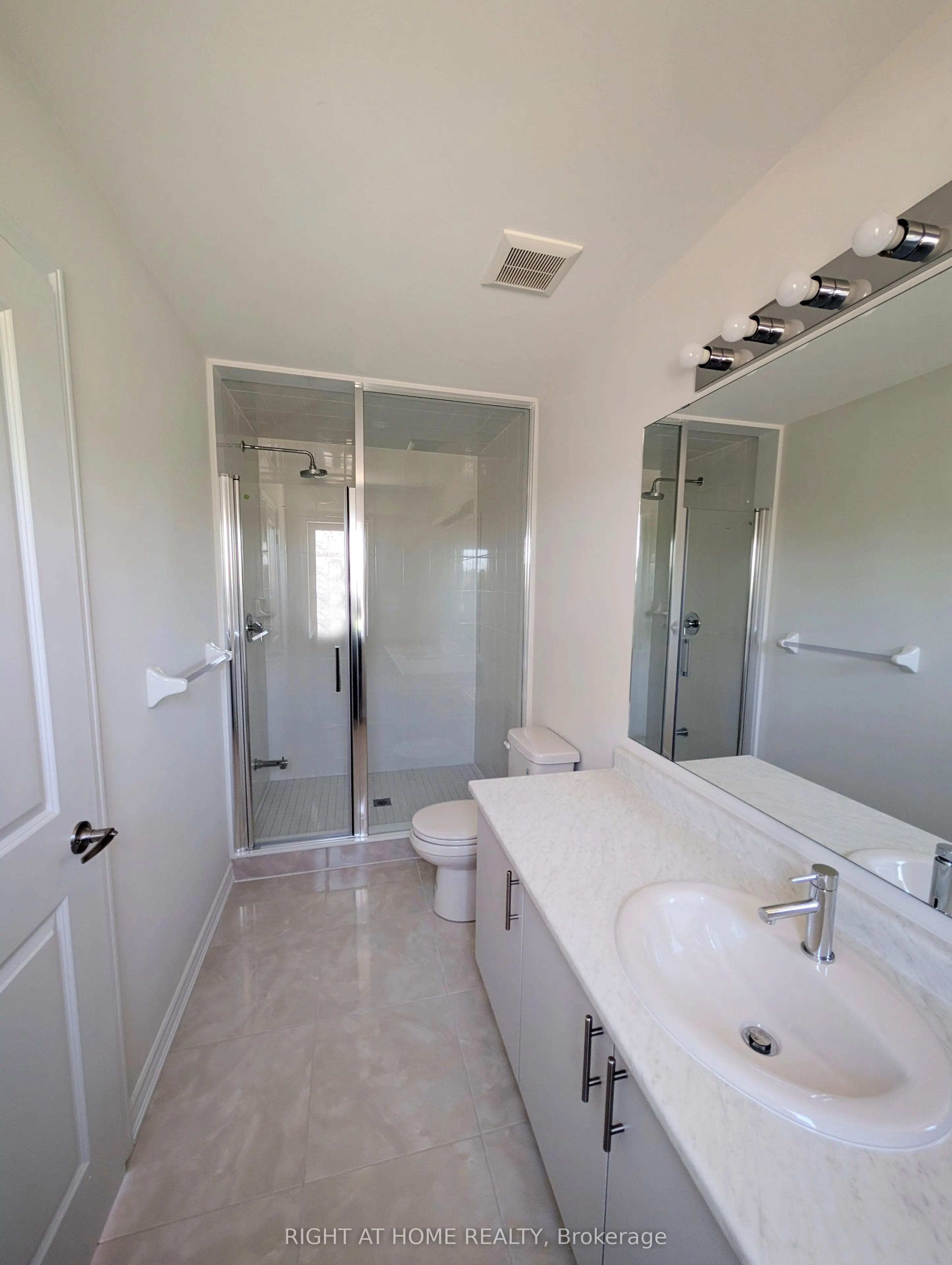 1052 Periwinkle Crescent