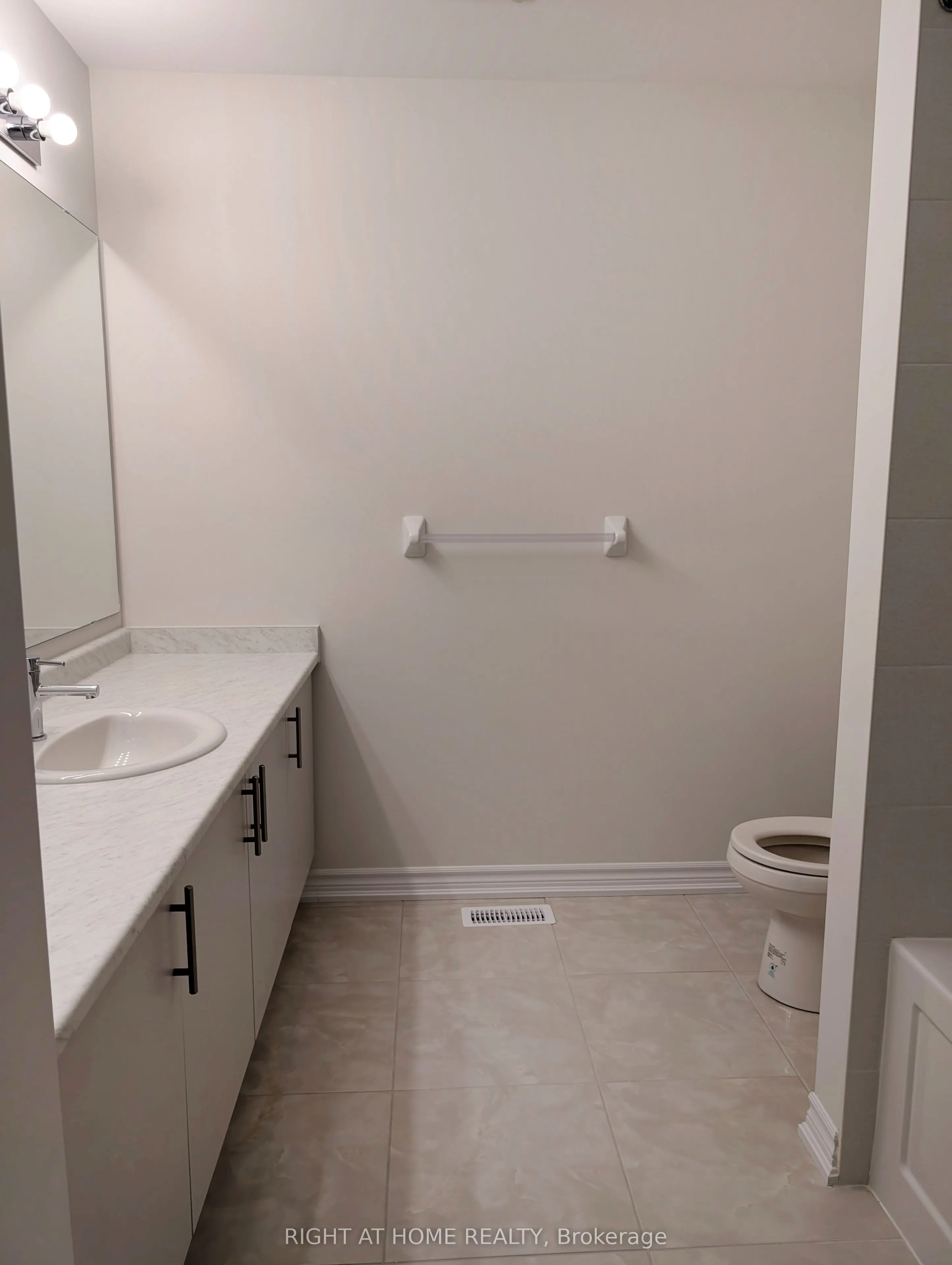 1052 Periwinkle Crescent