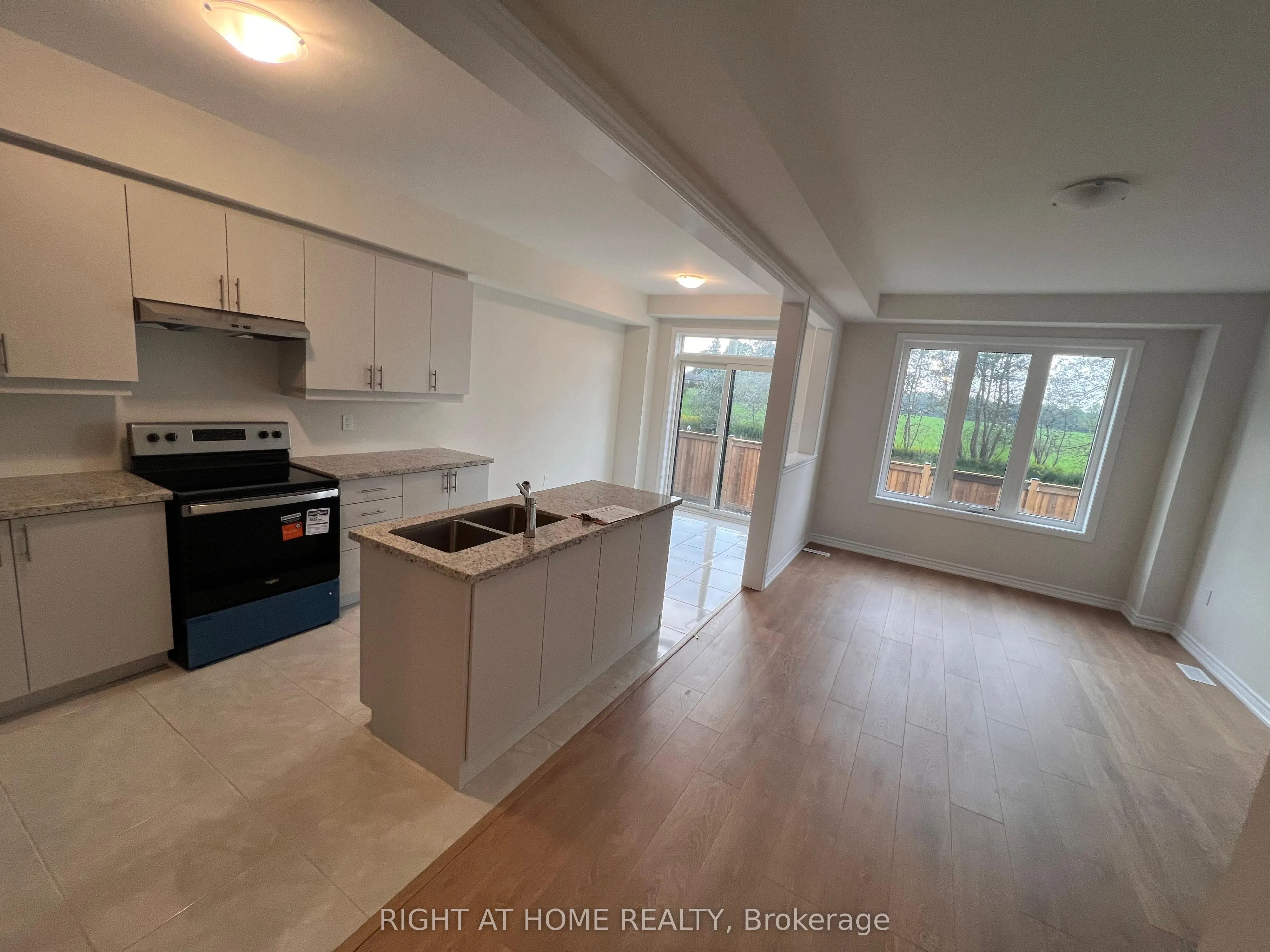 1052 Periwinkle Crescent