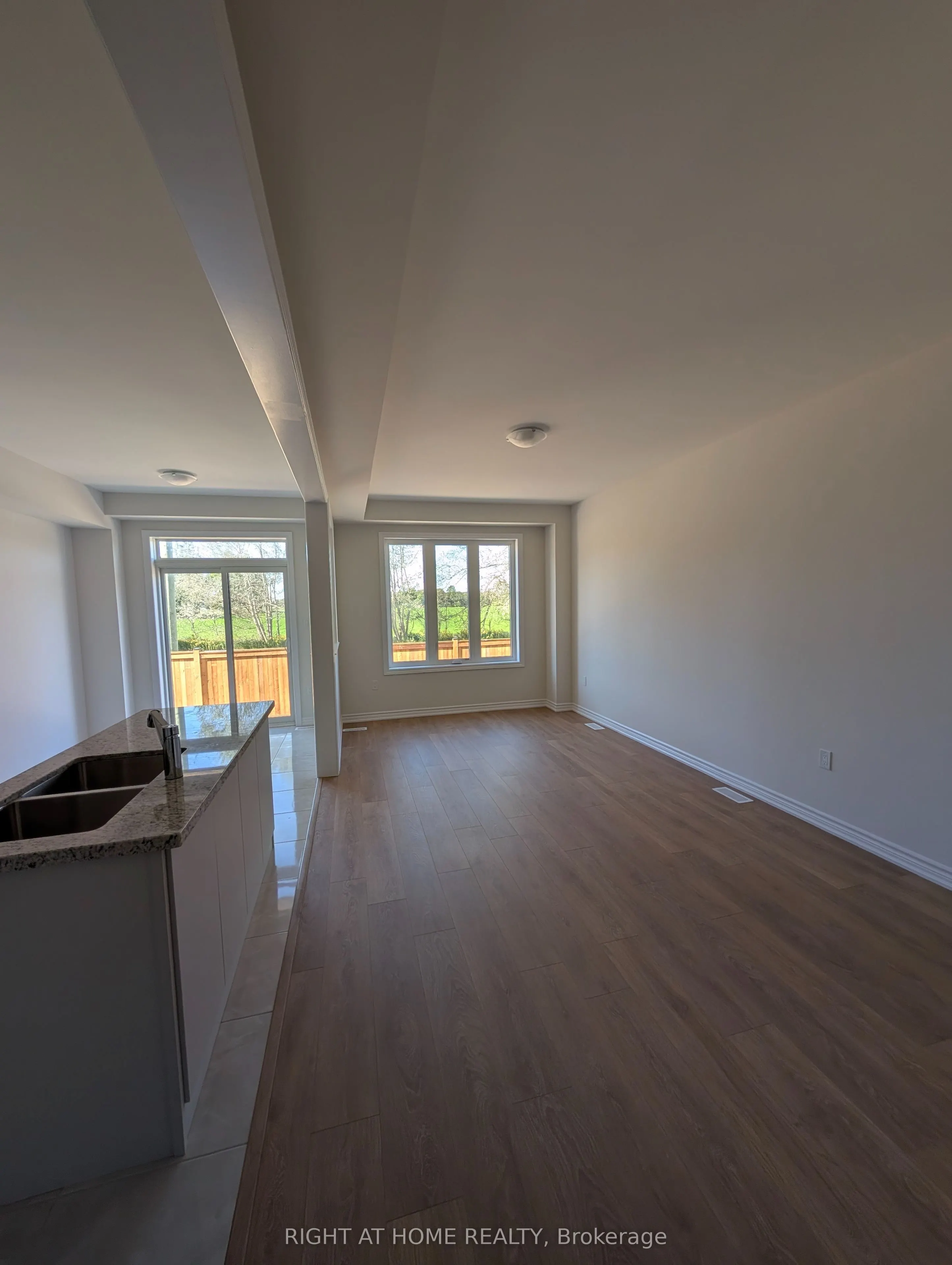 1052 Periwinkle Crescent