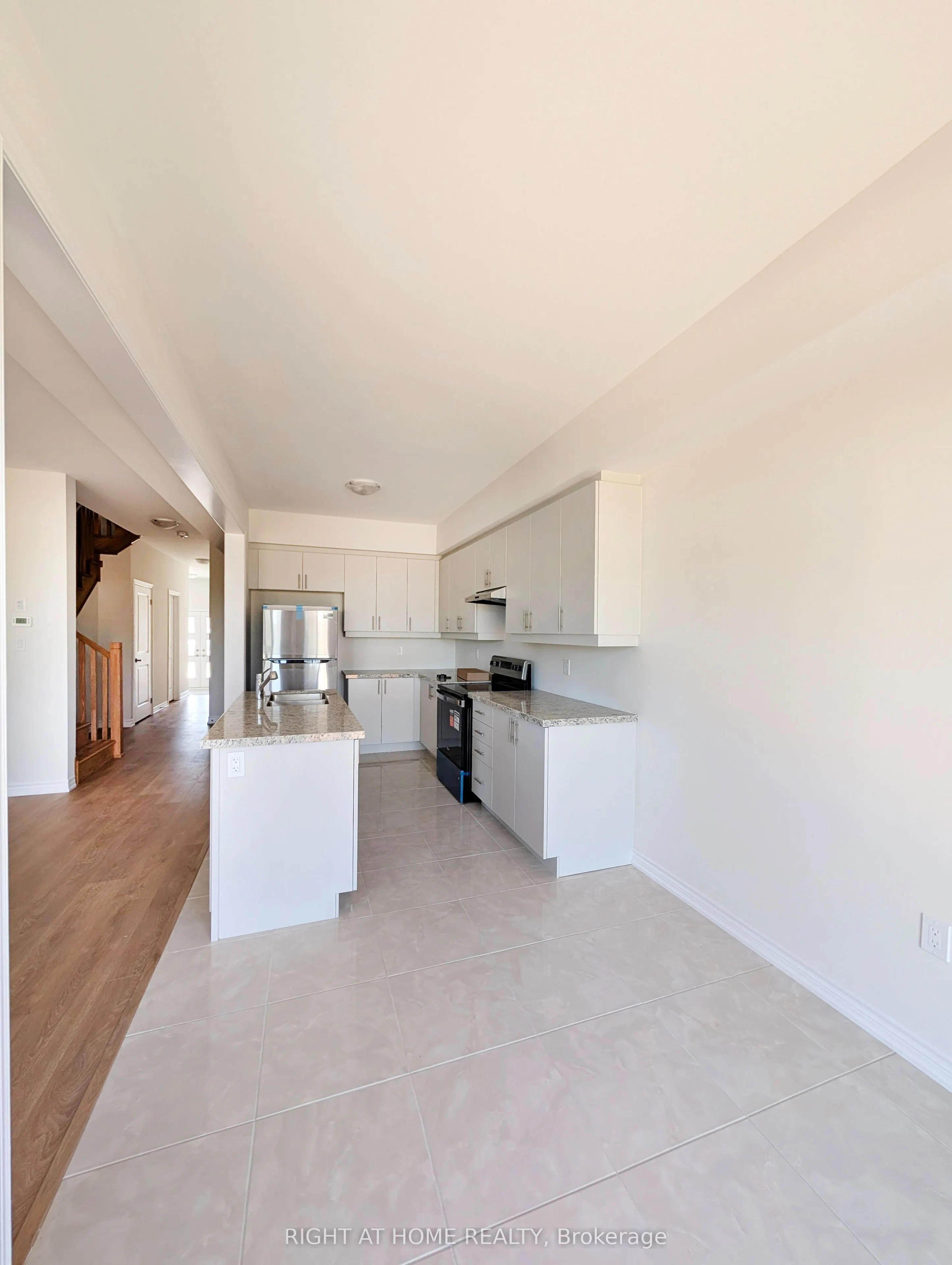 1052 Periwinkle Crescent