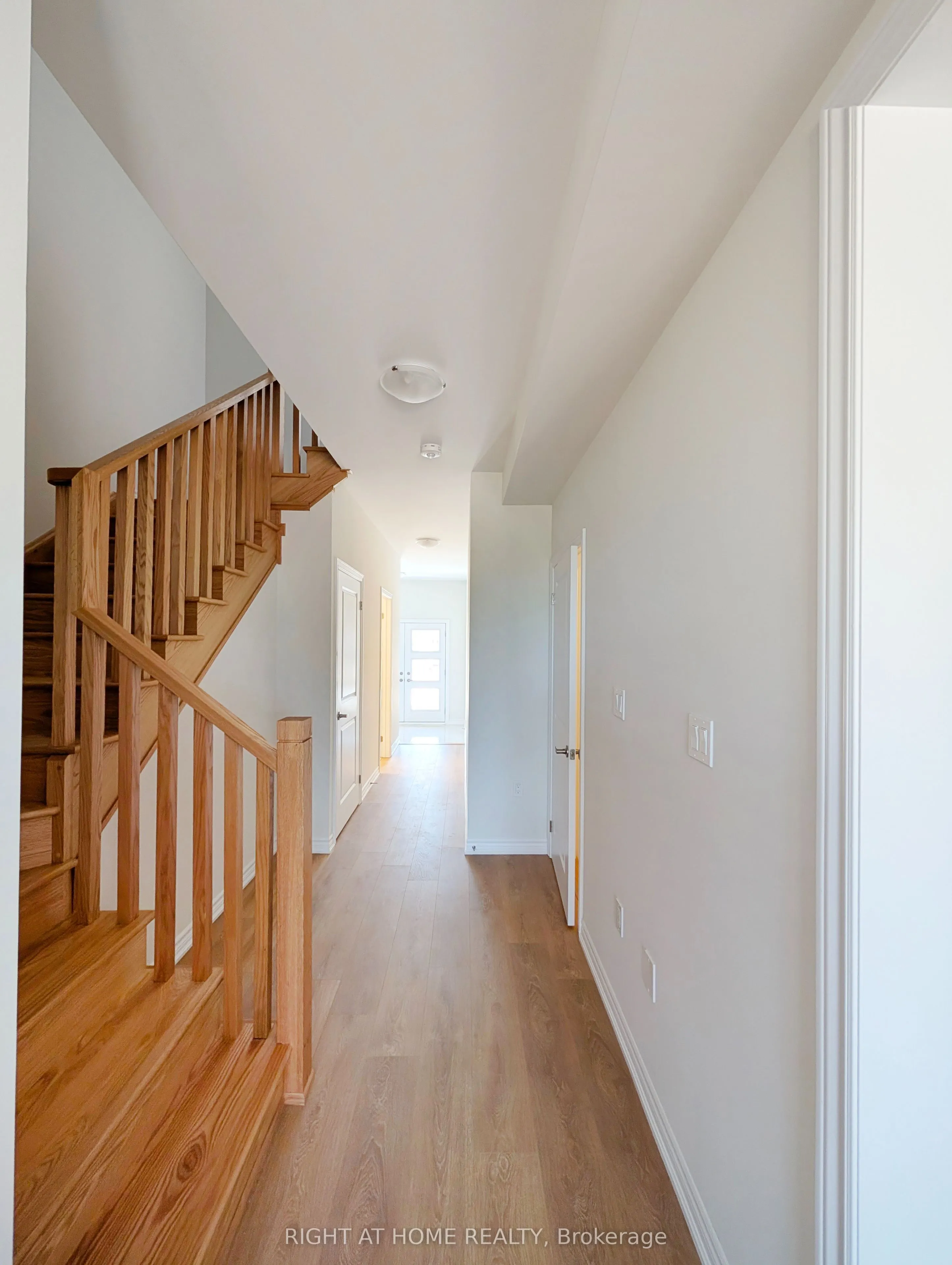 1052 Periwinkle Crescent