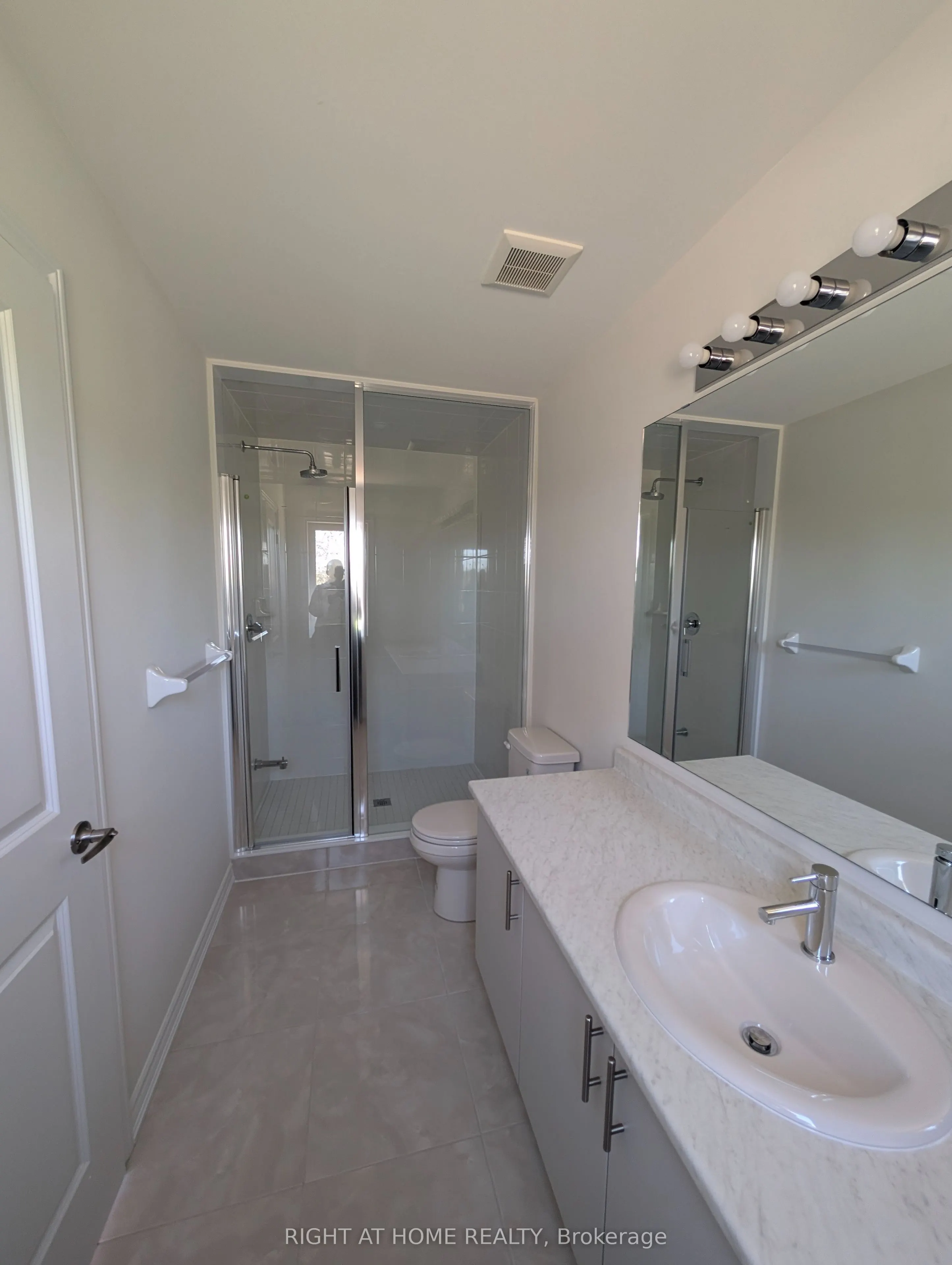 1052 Periwinkle Crescent