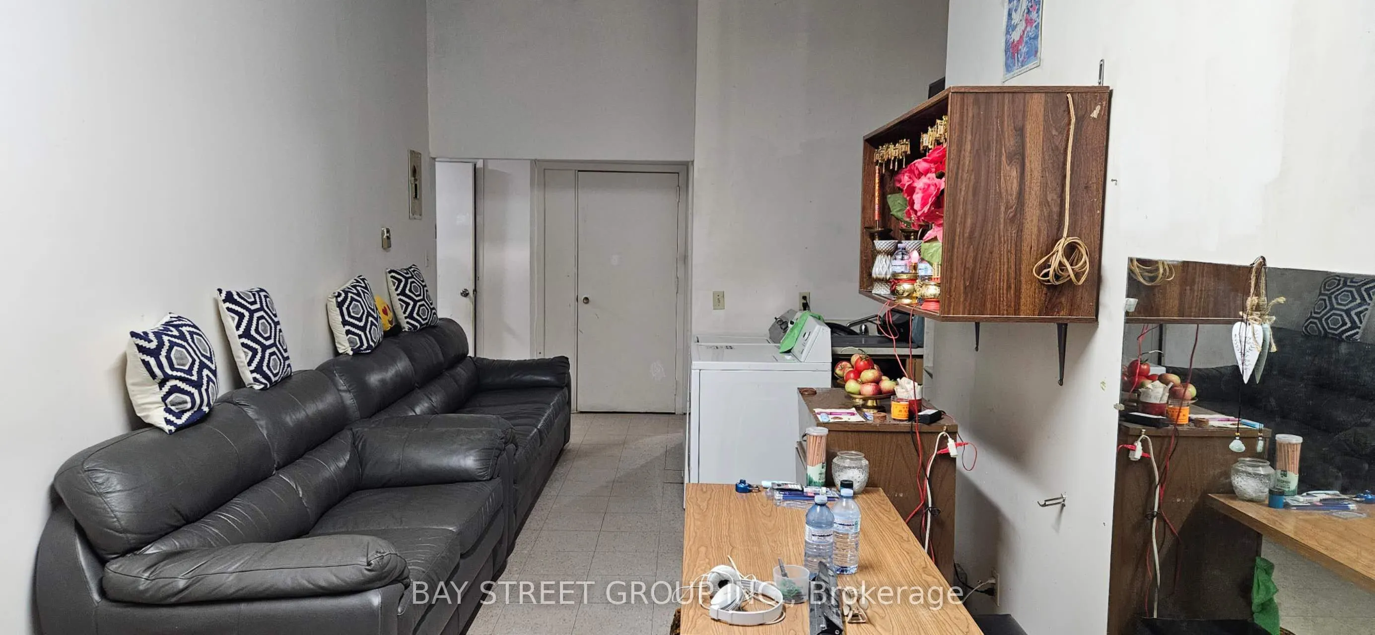 23 William Street N