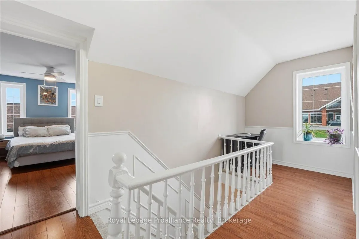 209 Dundas Street E