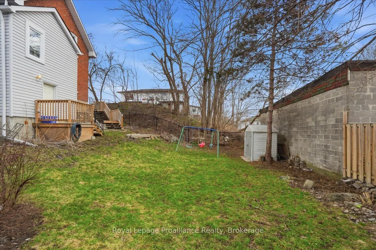 209 Dundas Street E