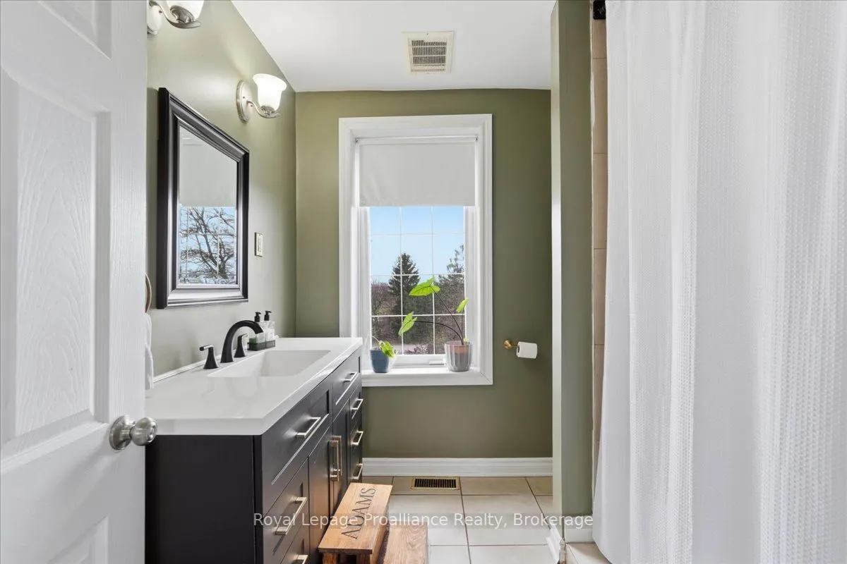 209 Dundas Street E