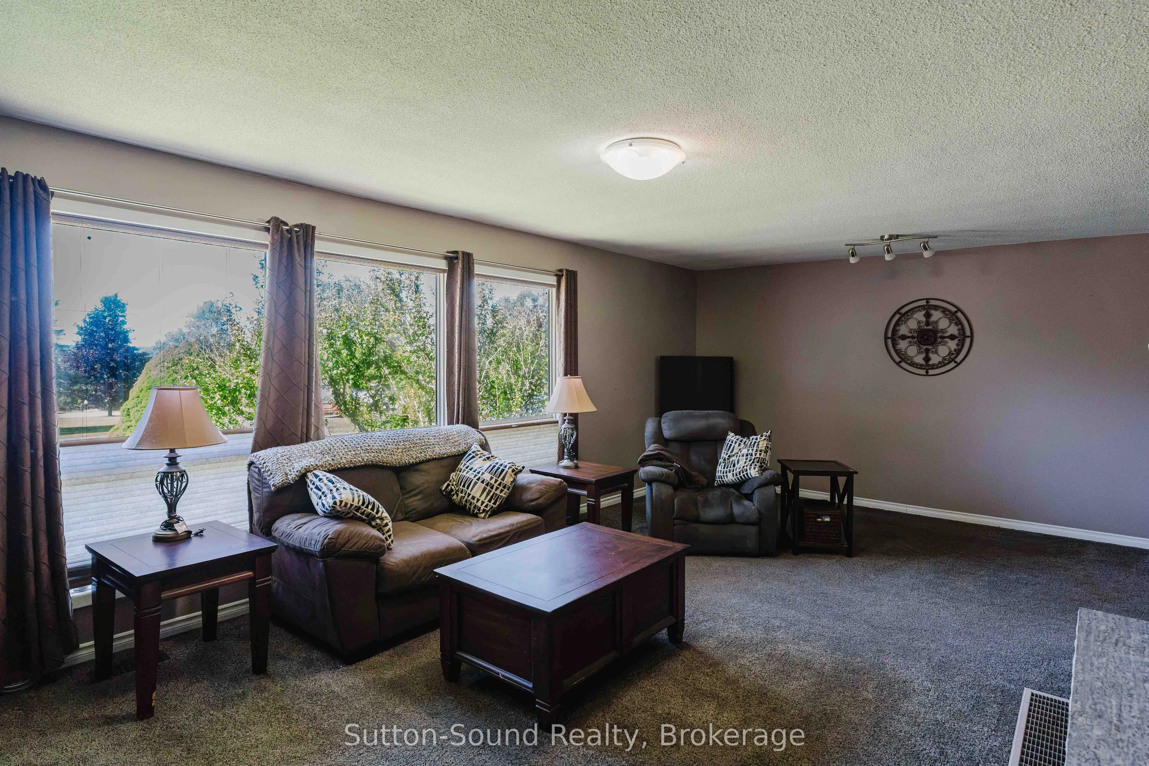 130 Clearview Crescent
