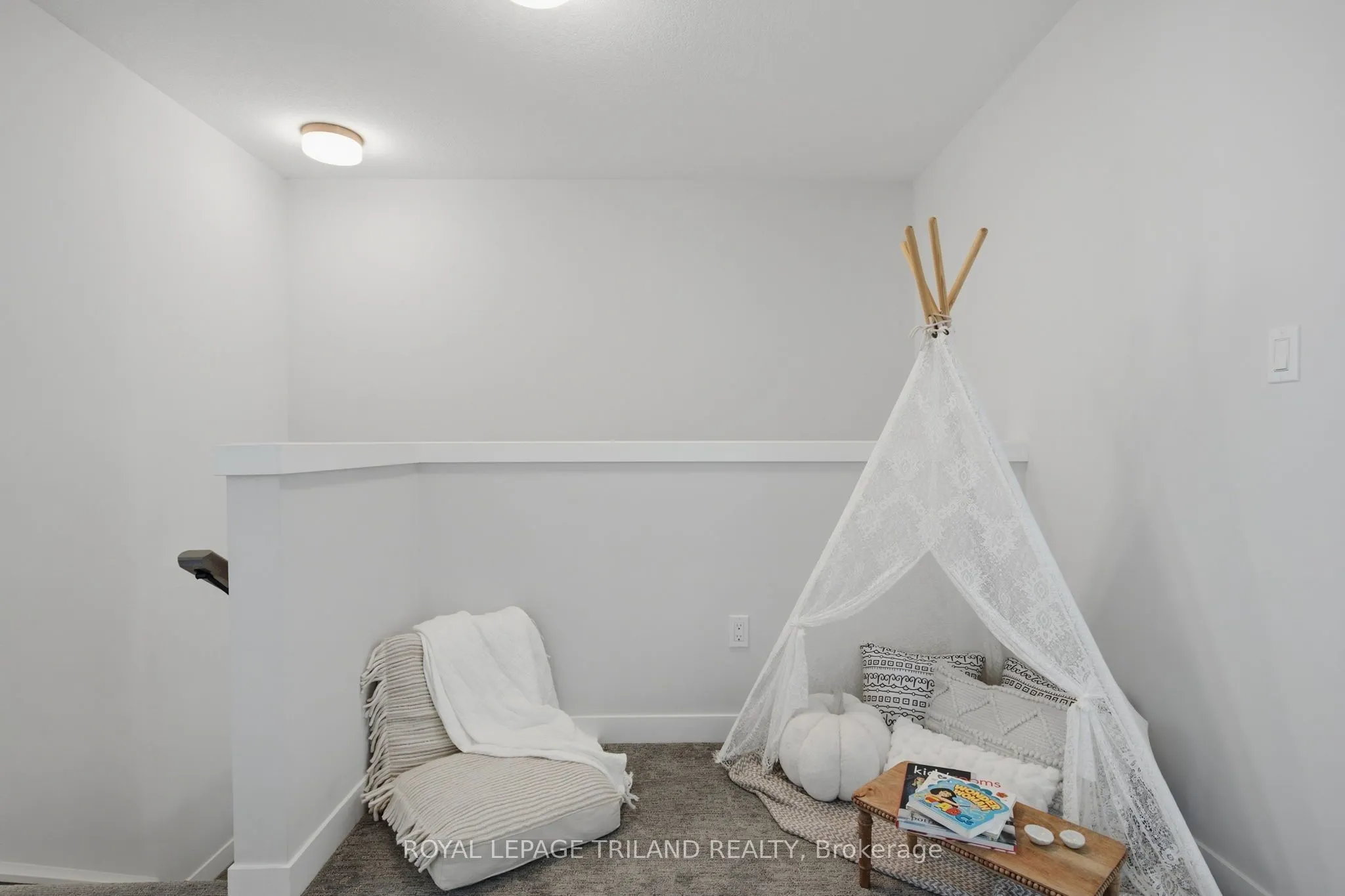 1 HAWKE Lane