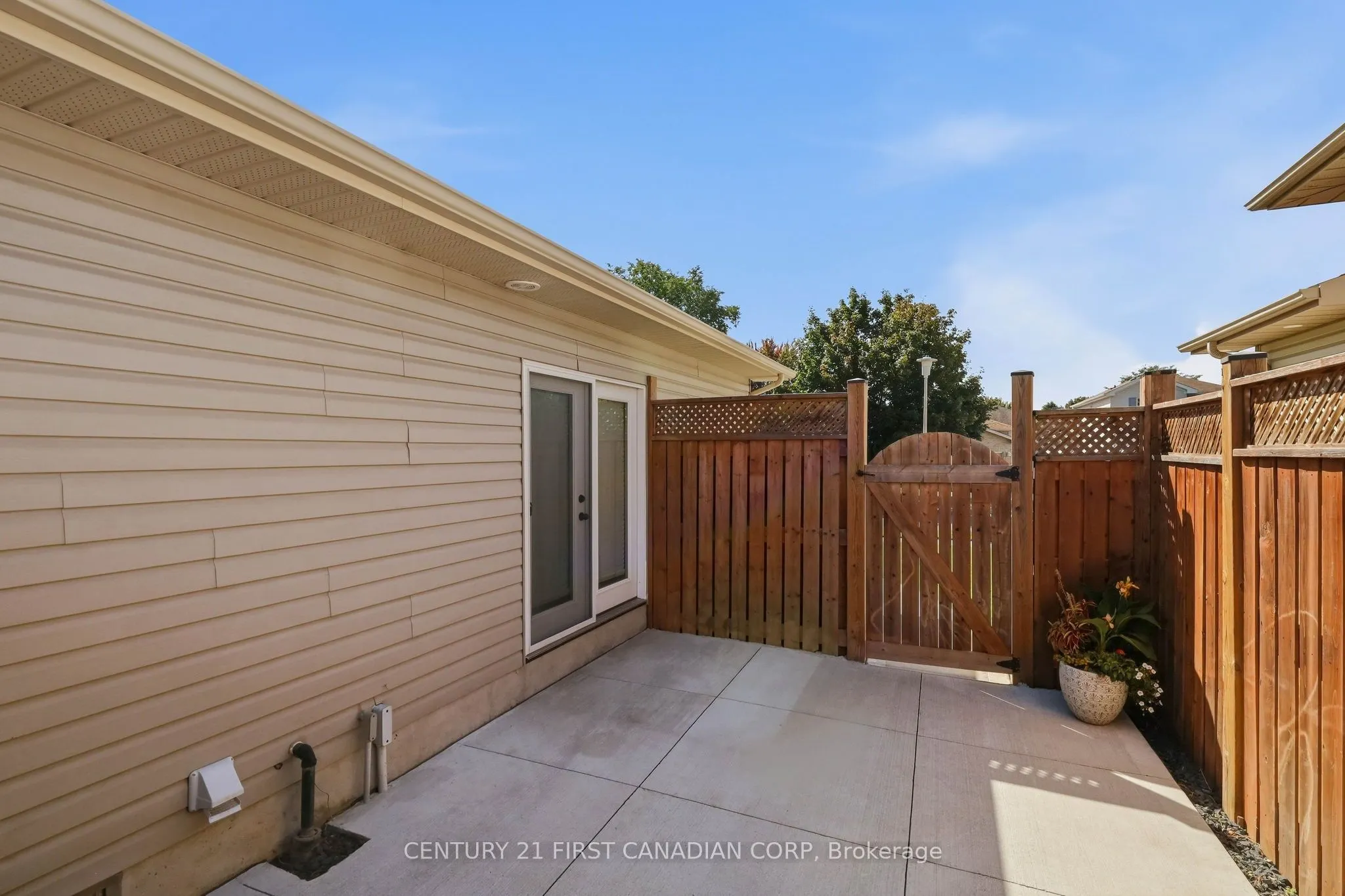 546 Talltree Crescent