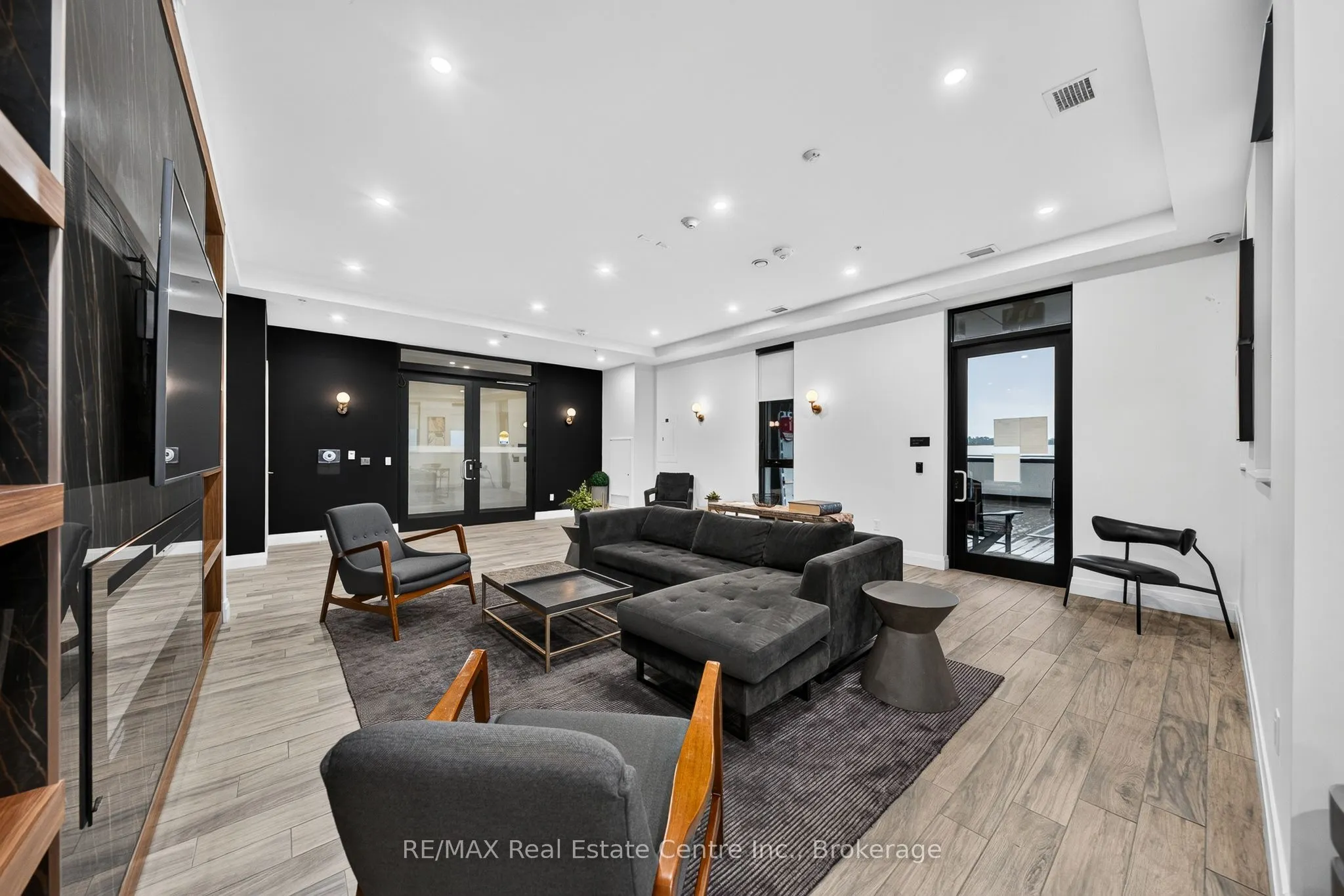 181 King Street S #1607