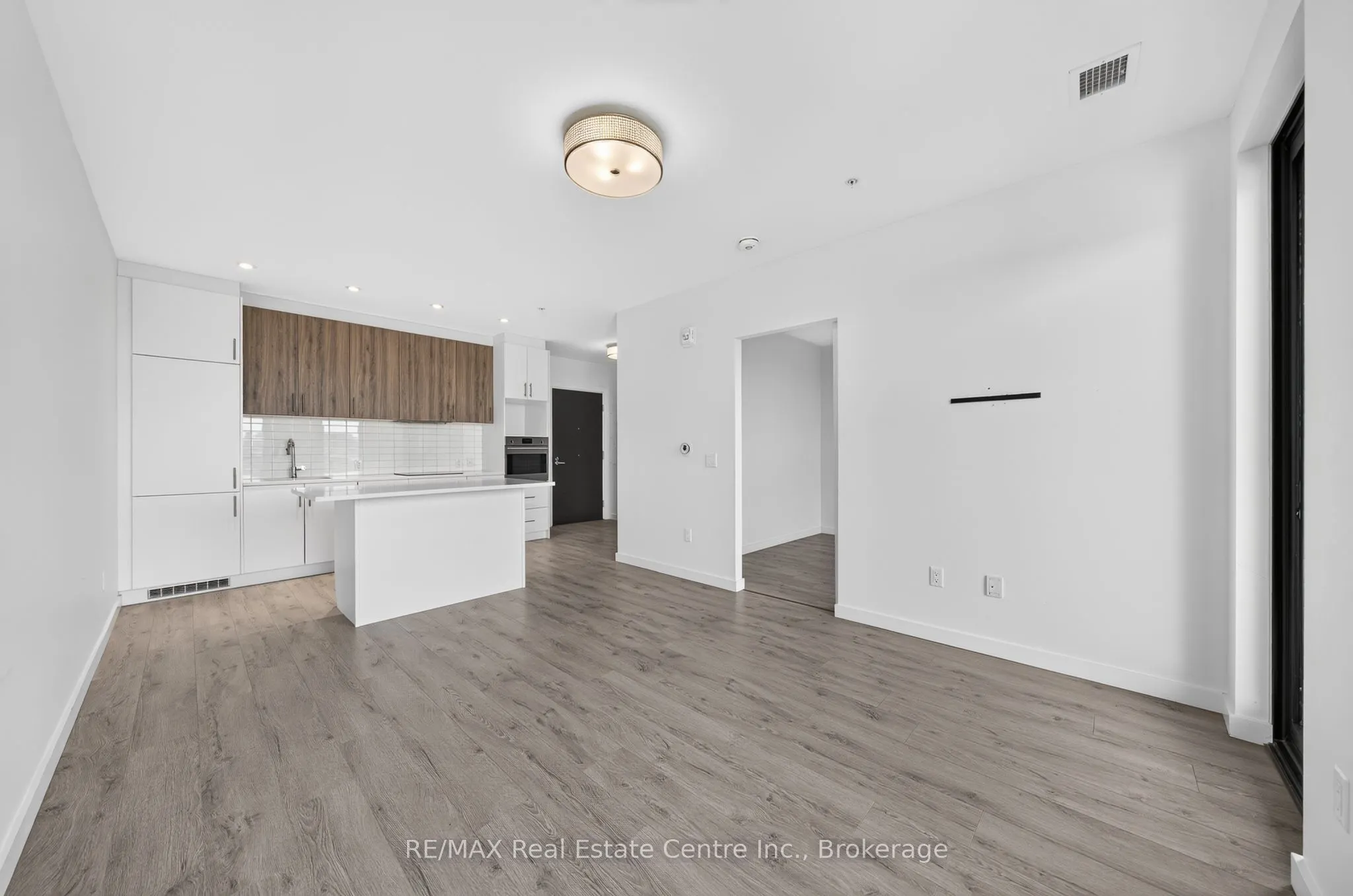 181 King Street S #1607