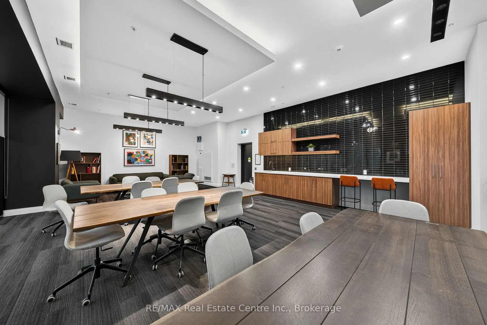 181 King Street S #1607