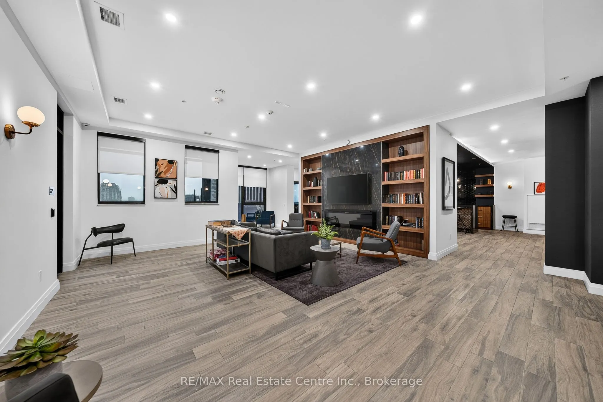 181 King Street S #1607