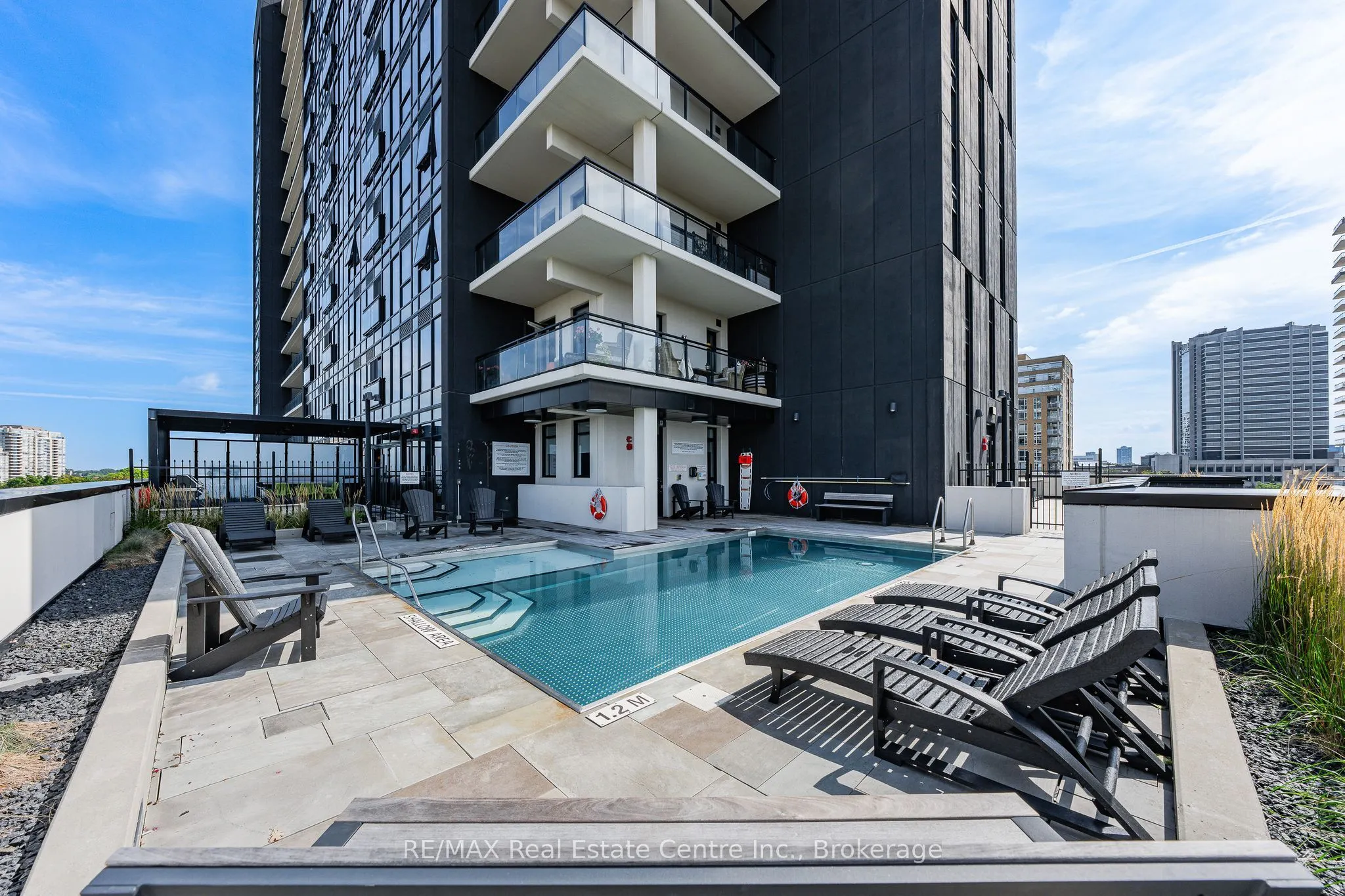 181 King Street S #1607