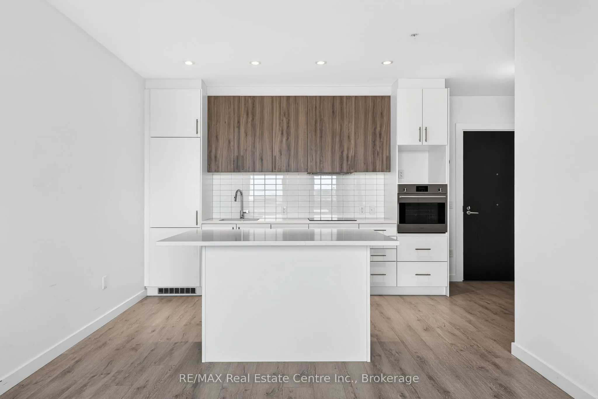 181 King Street S #1607