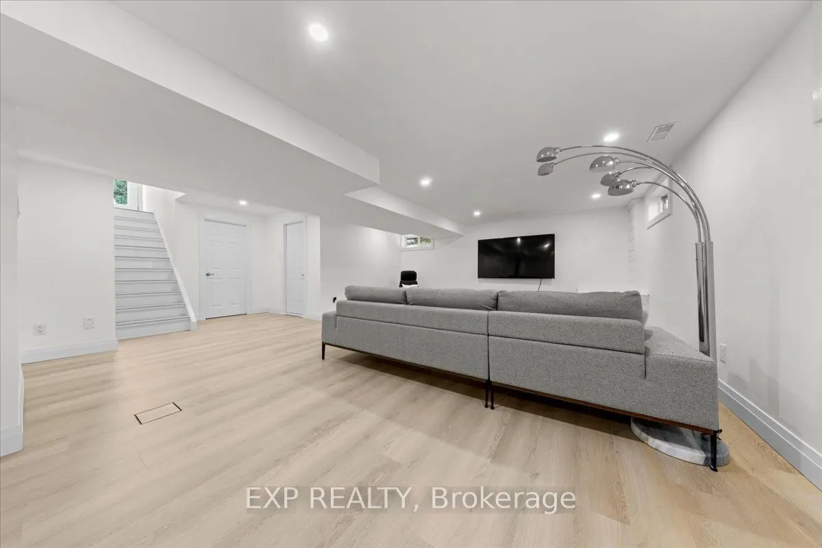 5466 Edgewater Drive