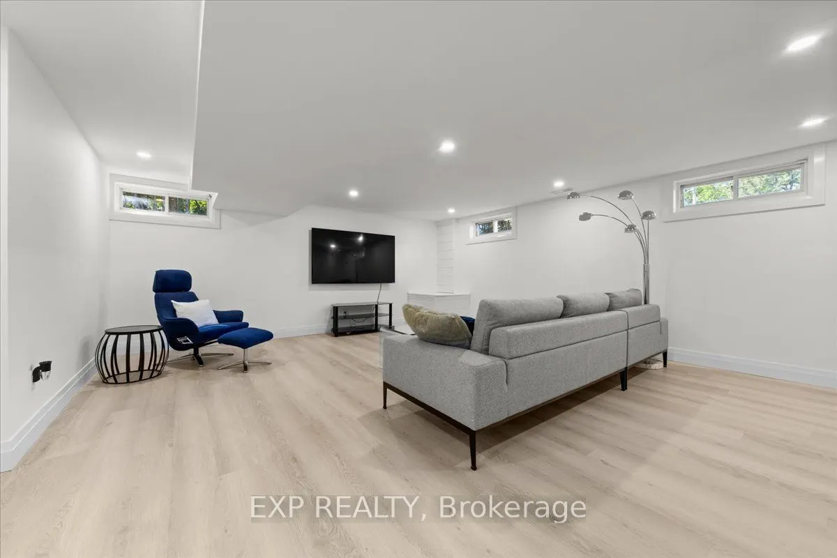 5466 Edgewater Drive
