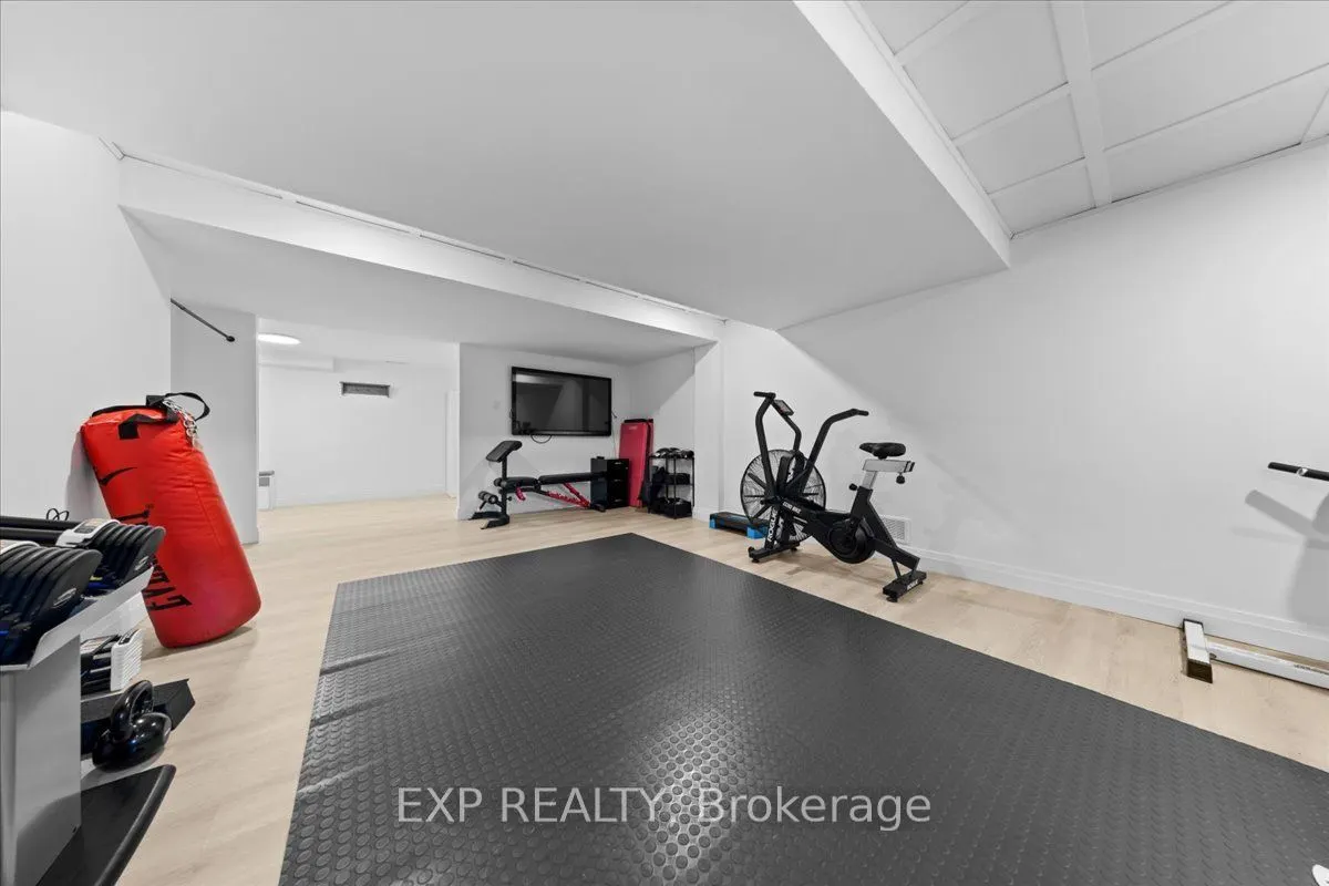 5466 Edgewater Drive