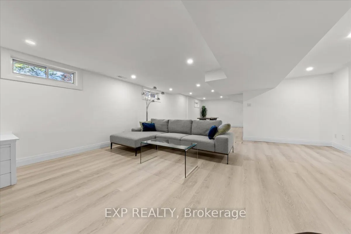 5466 Edgewater Drive