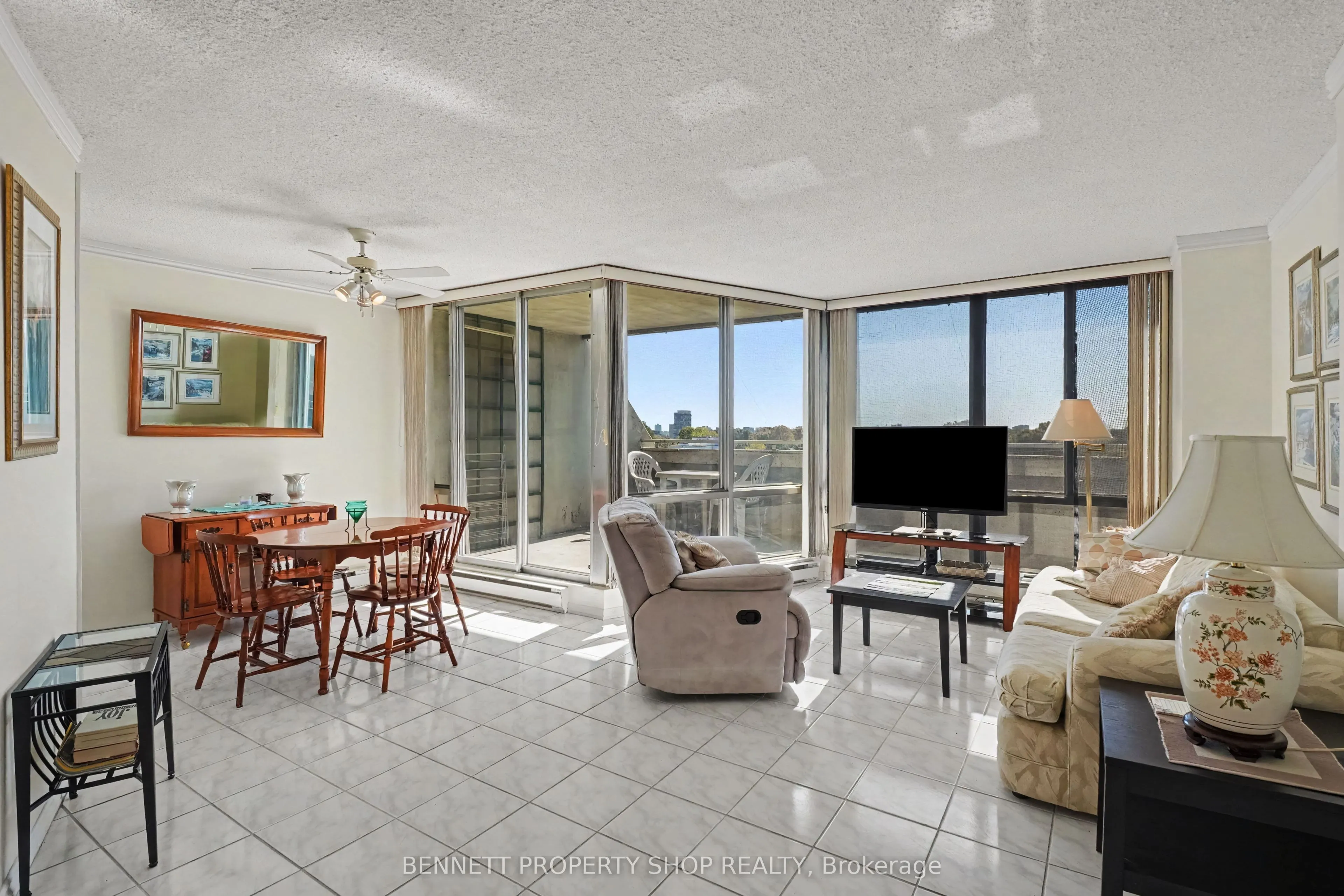 530 Laurier Avenue W #903