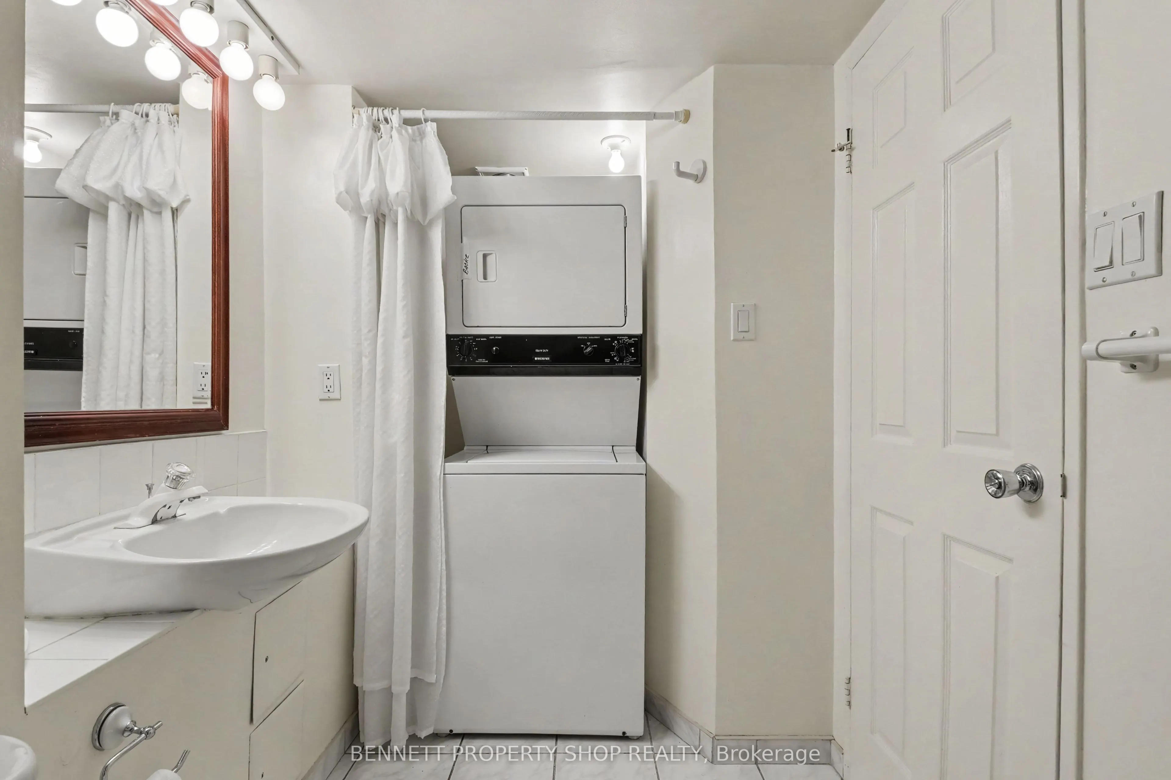 530 Laurier Avenue W #903