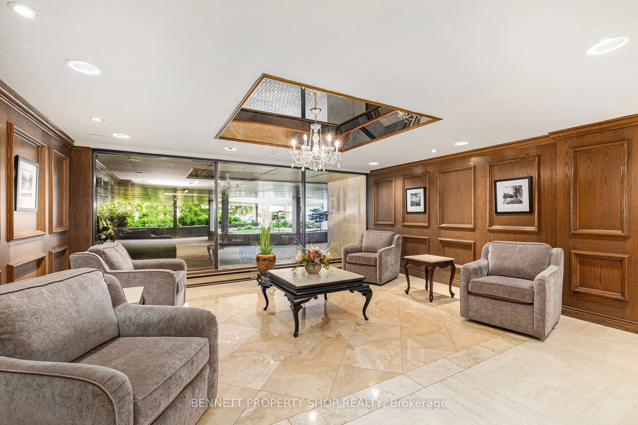 530 Laurier Avenue W #903