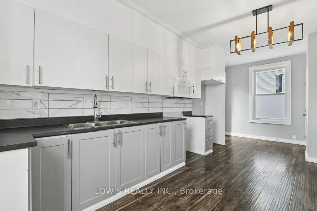 218 Main Street E