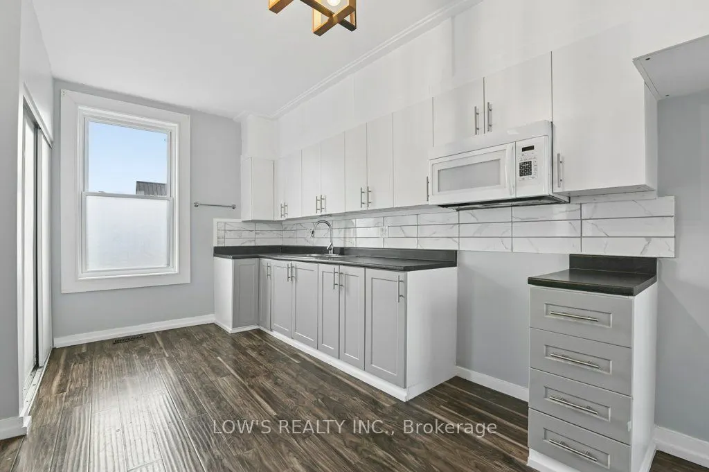 218 Main Street E