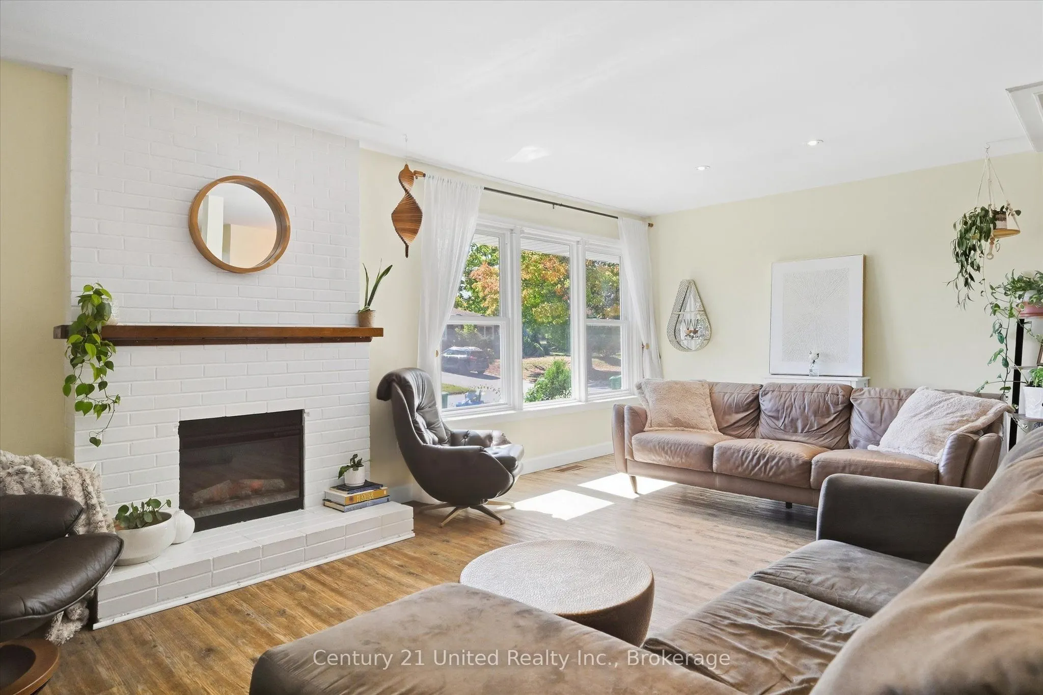854 Kawartha Drive