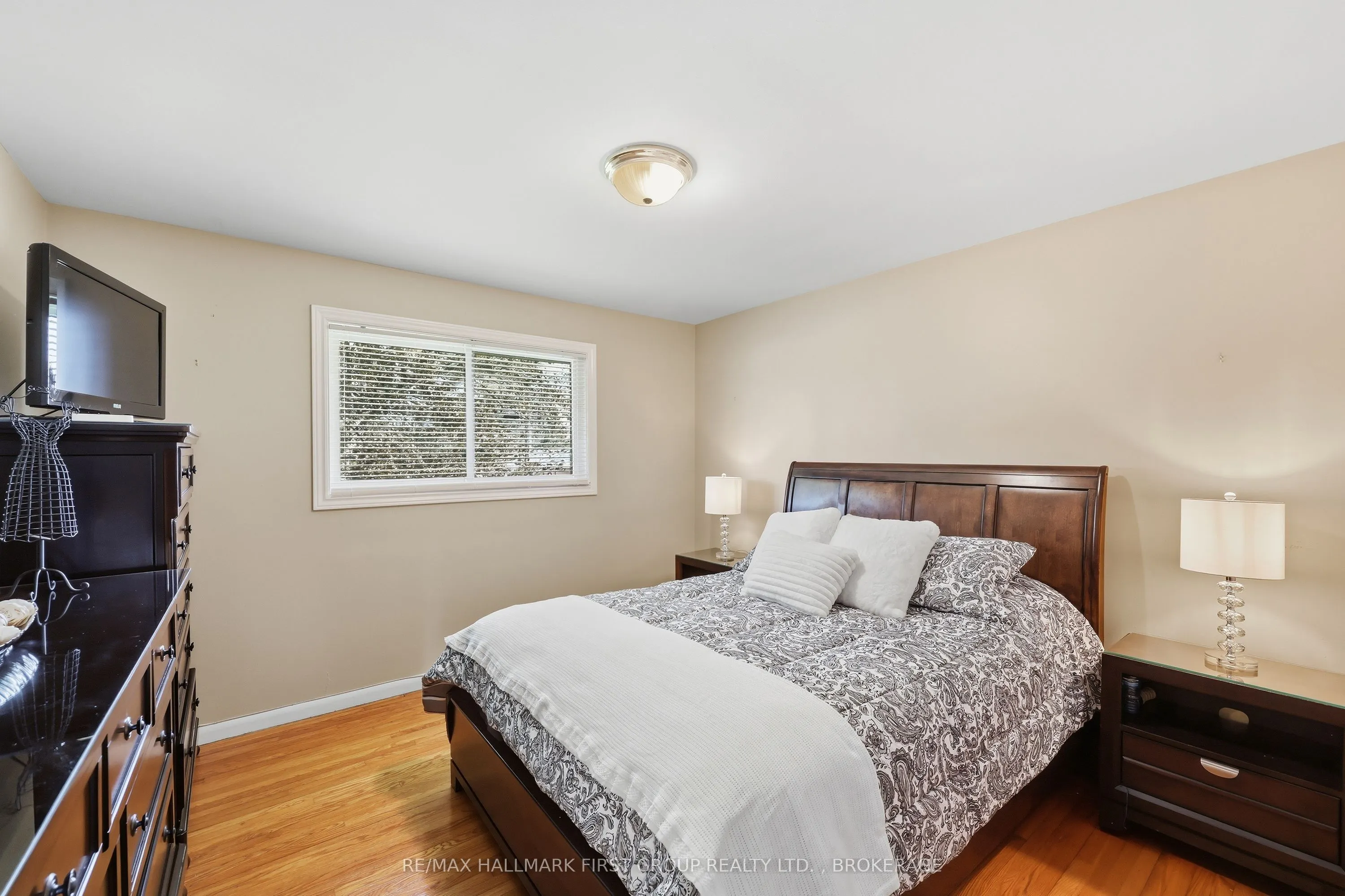 1449 Avondale Crescent