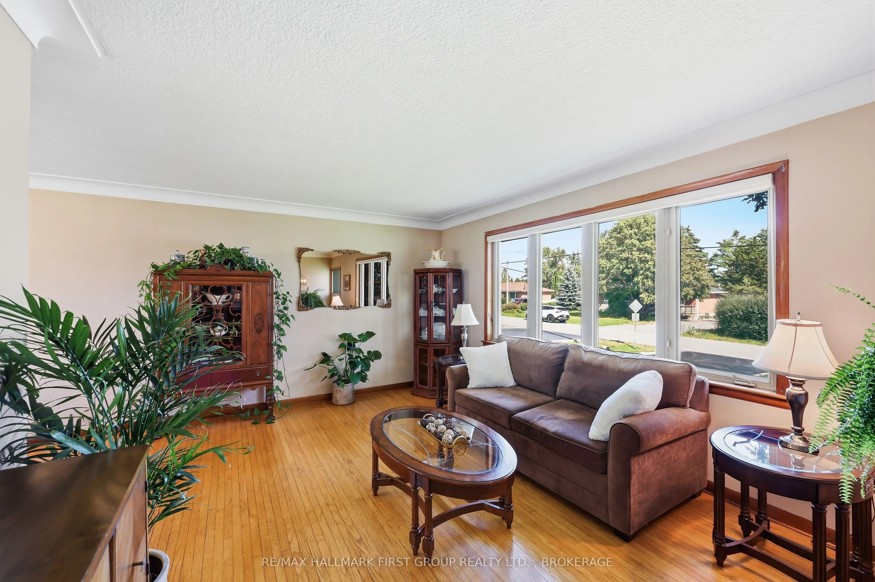 1449 Avondale Crescent