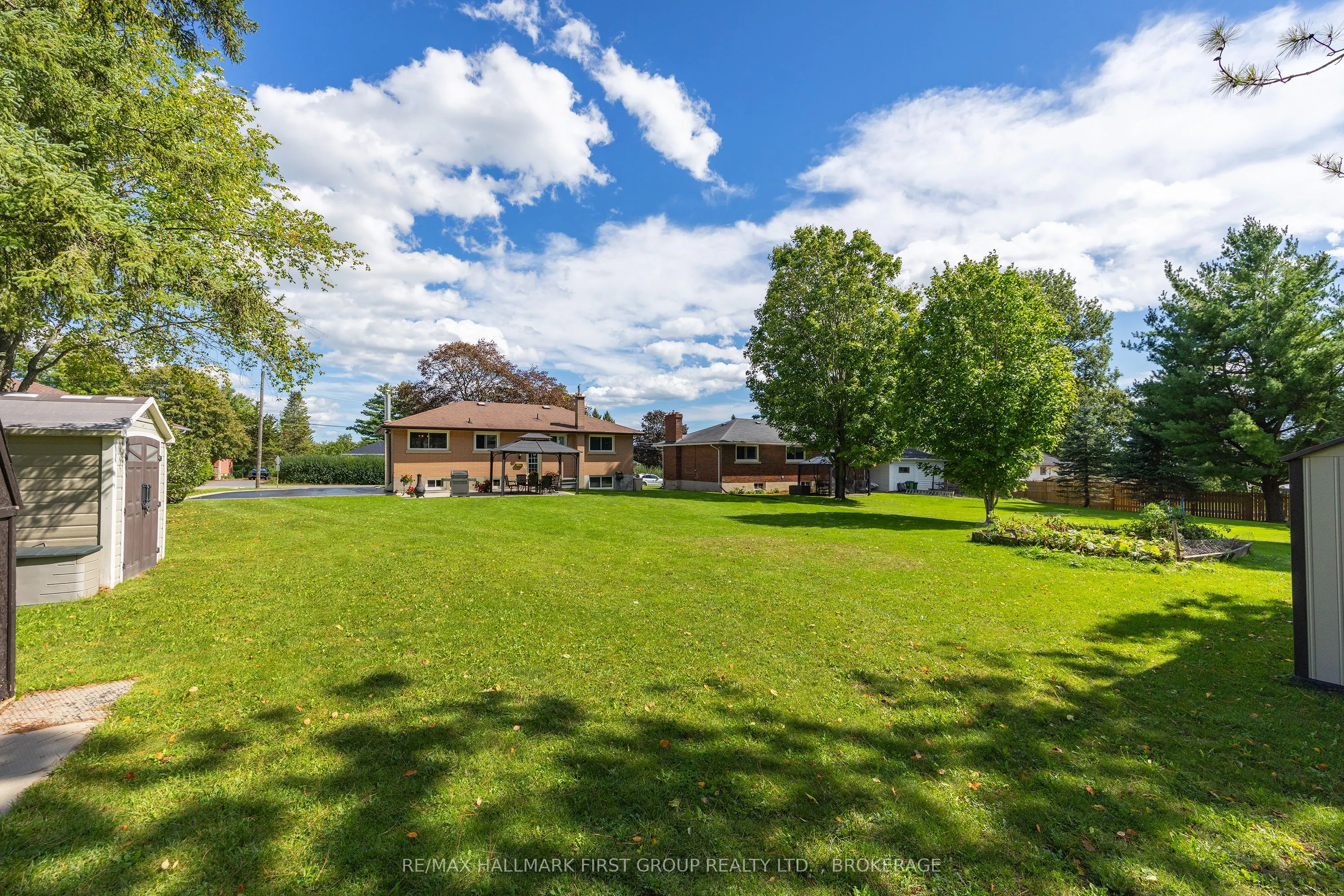 1449 Avondale Crescent
