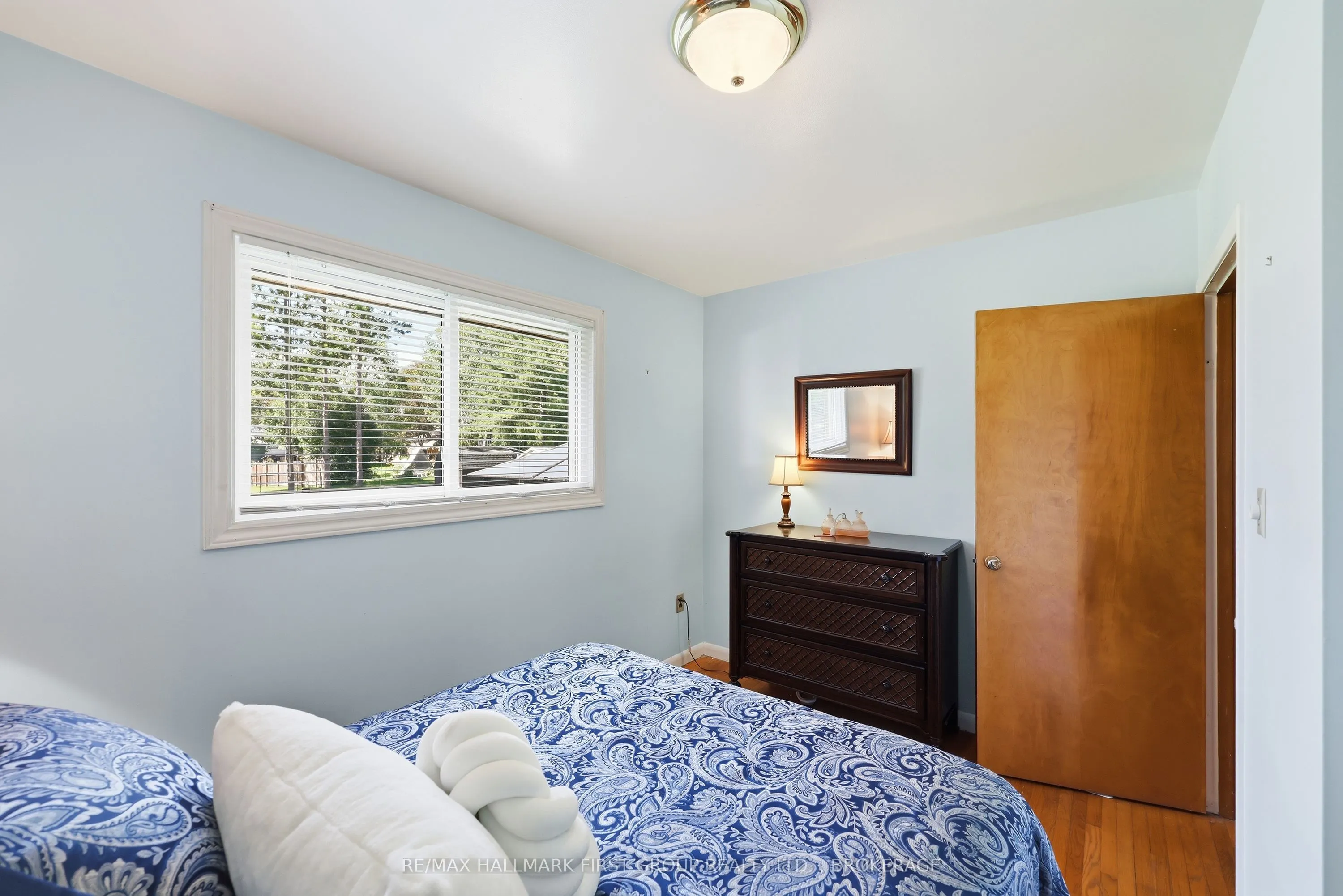 1449 Avondale Crescent