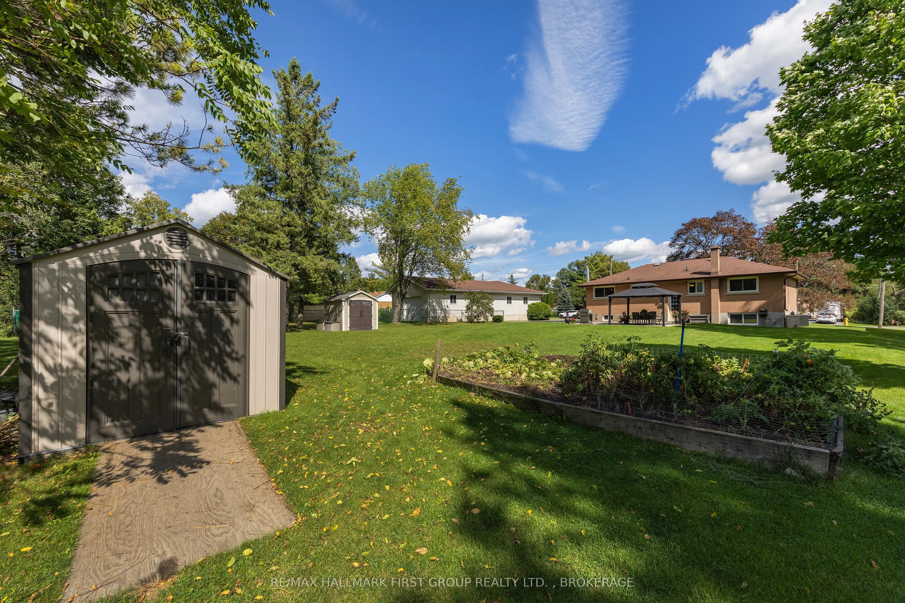 1449 Avondale Crescent