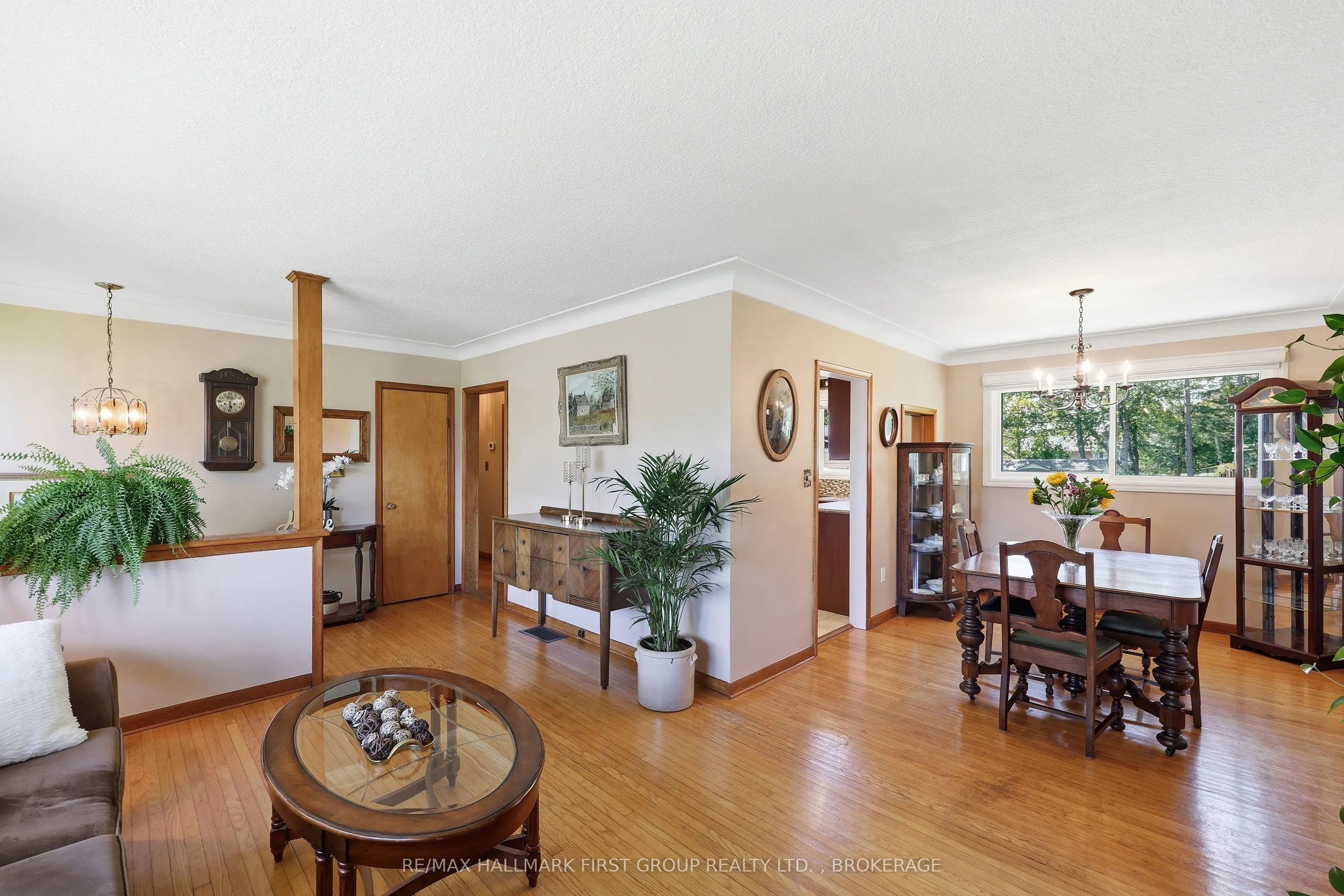 1449 Avondale Crescent
