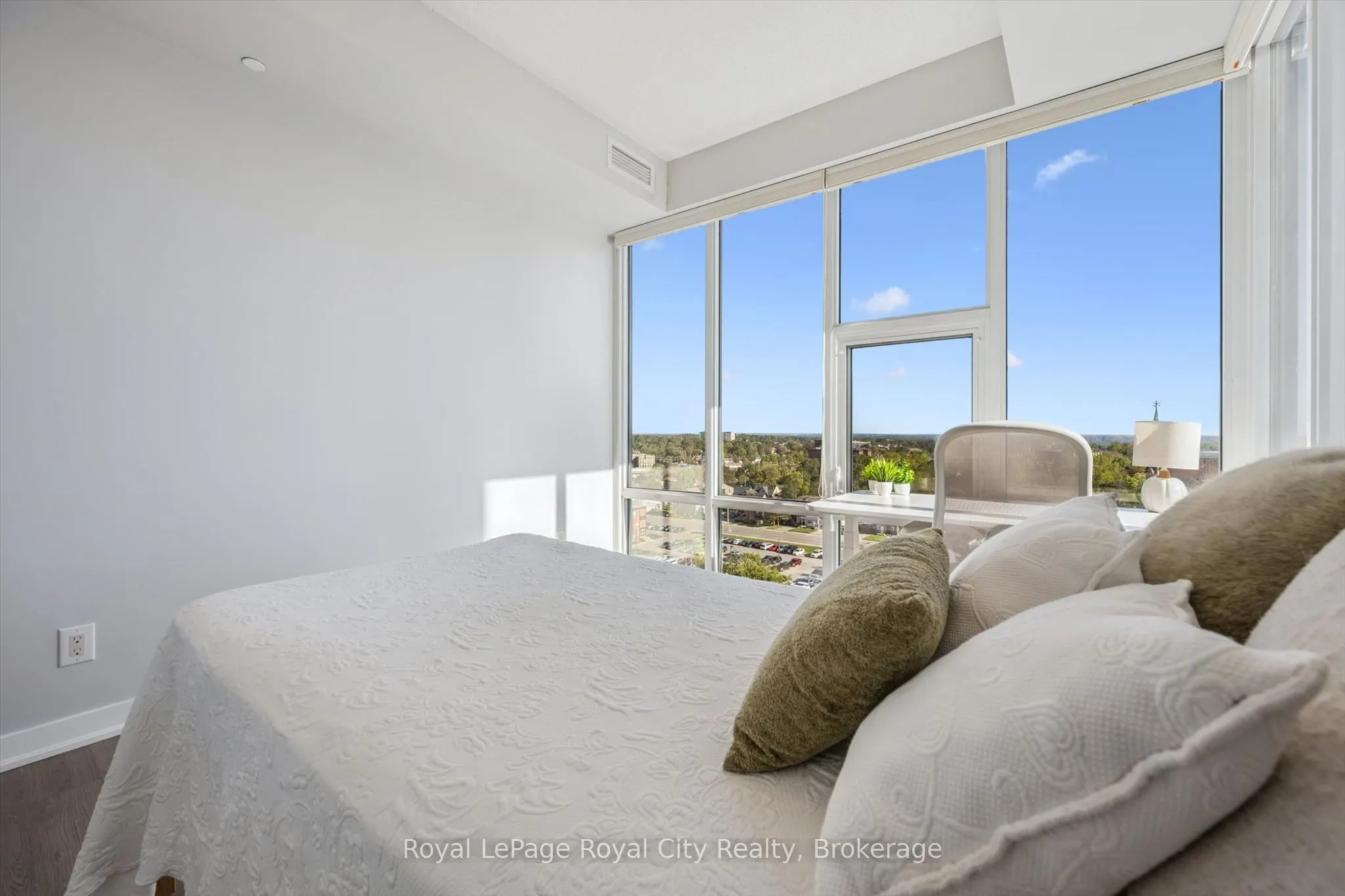 85 Duke Street W #1204