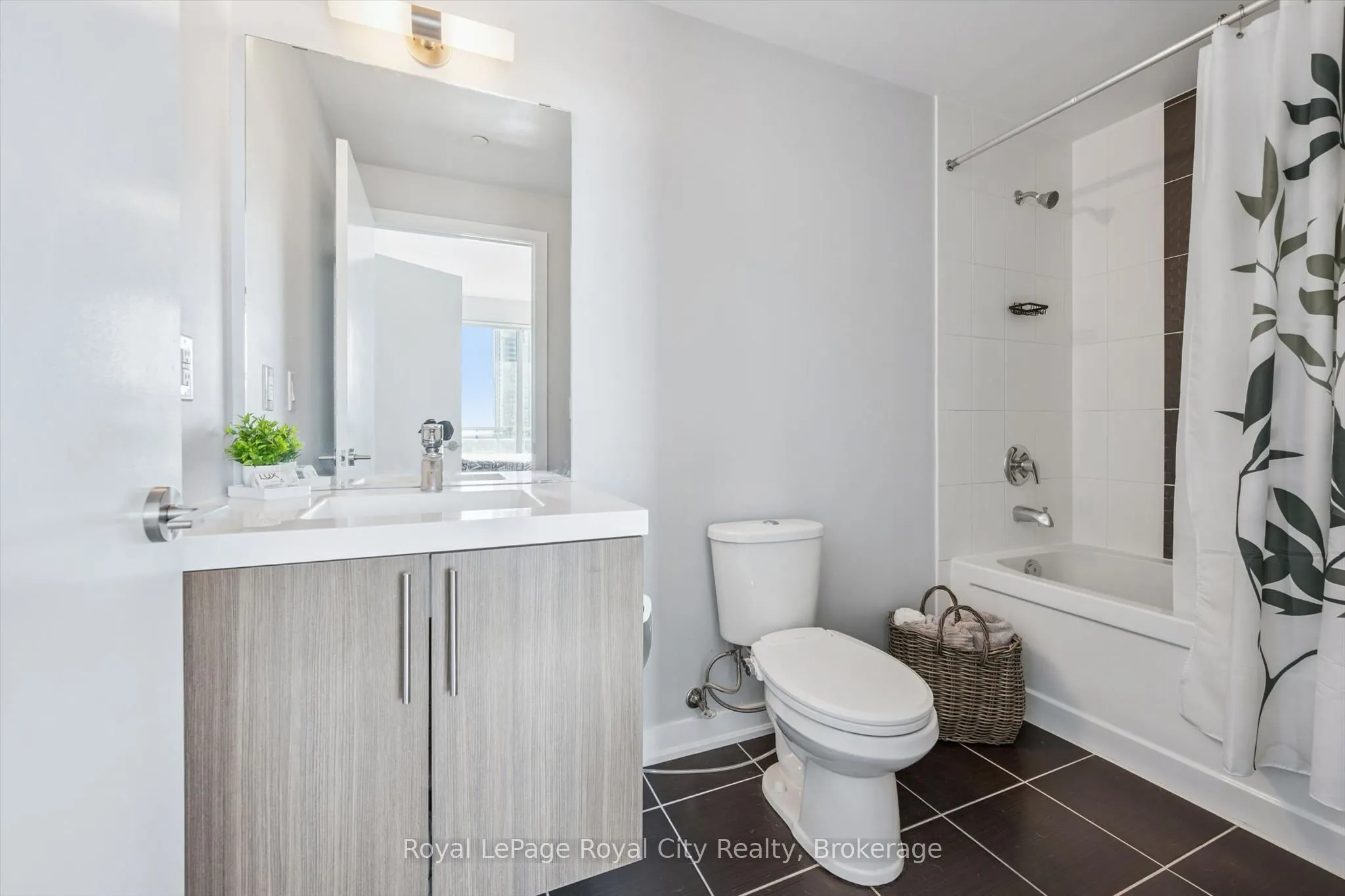 85 Duke Street W #1204