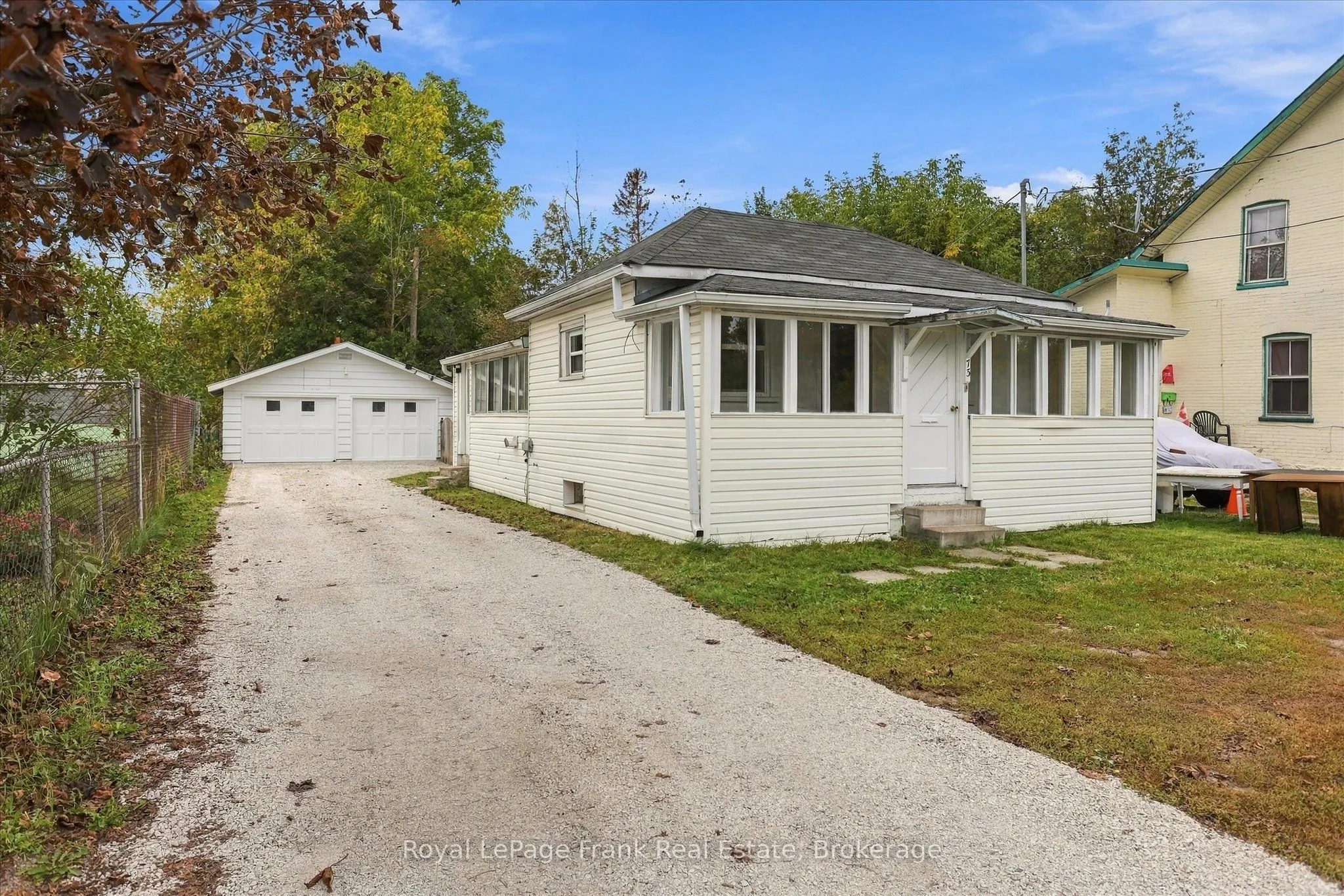 73 Lindsay Street N