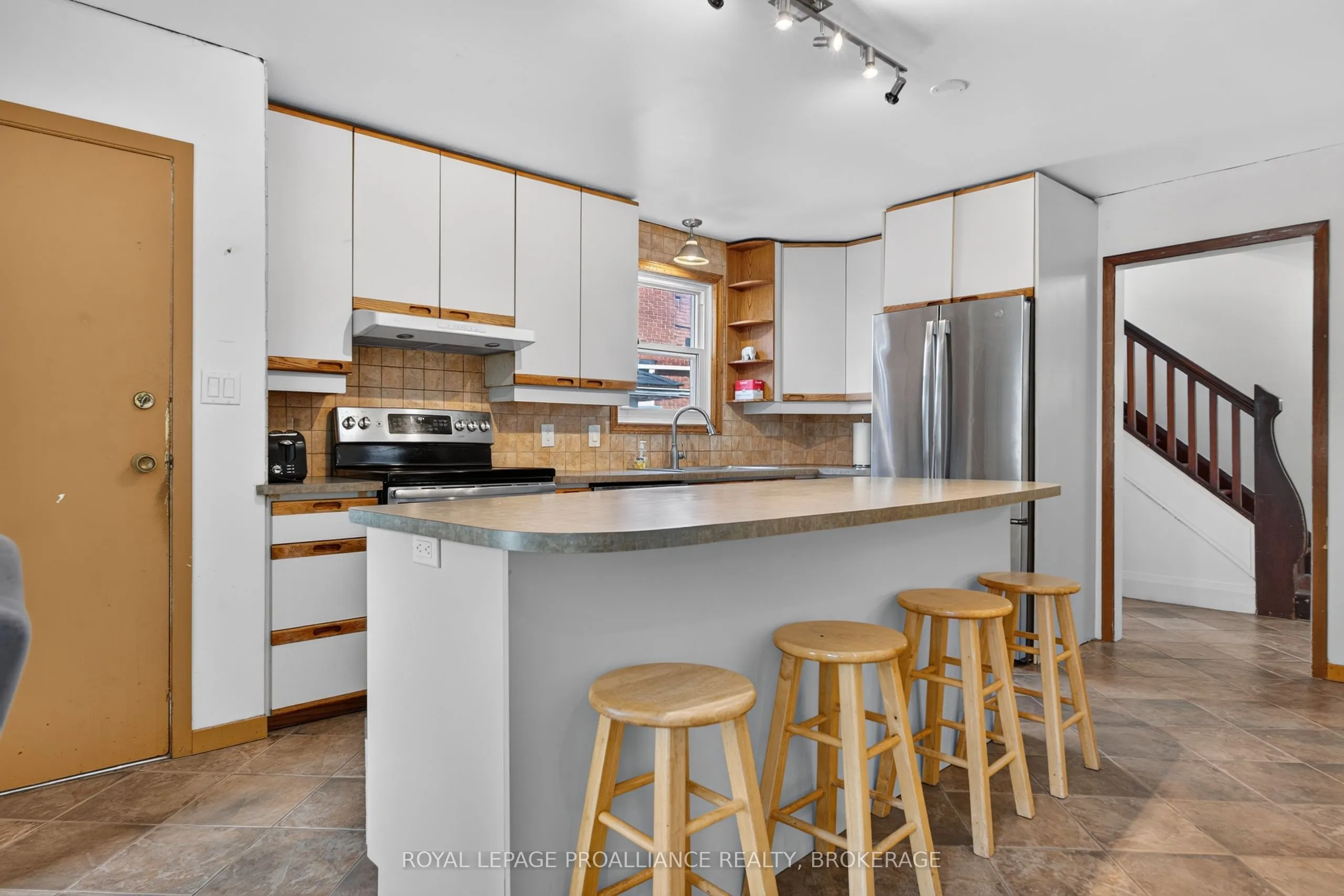 130 MACDONNELL Street