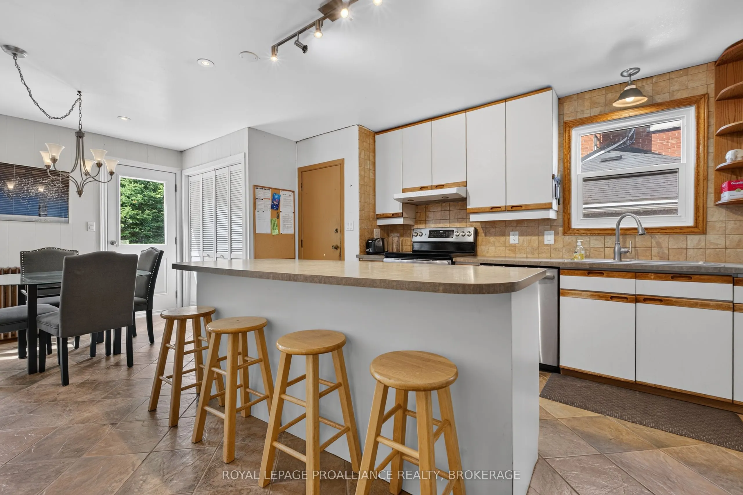 130 MACDONNELL Street