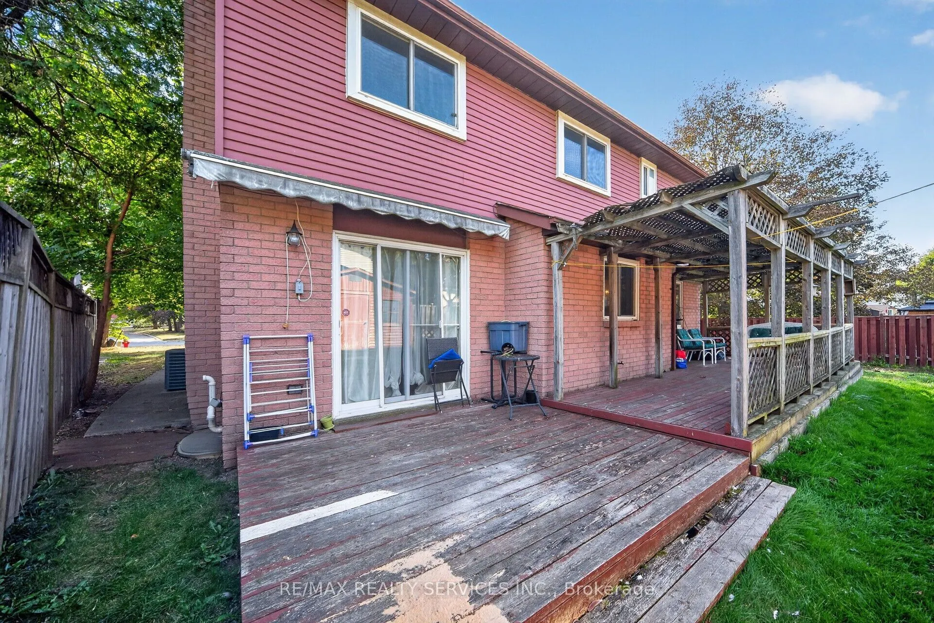 115 Amberly Boulevard