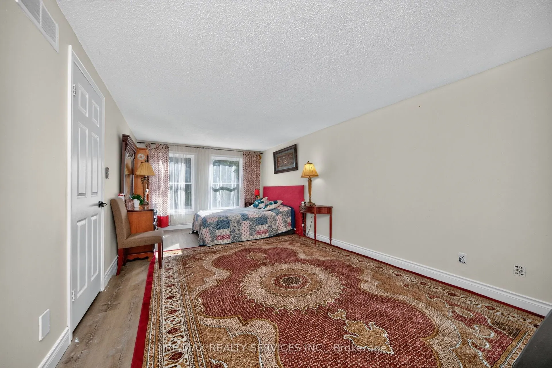 115 Amberly Boulevard