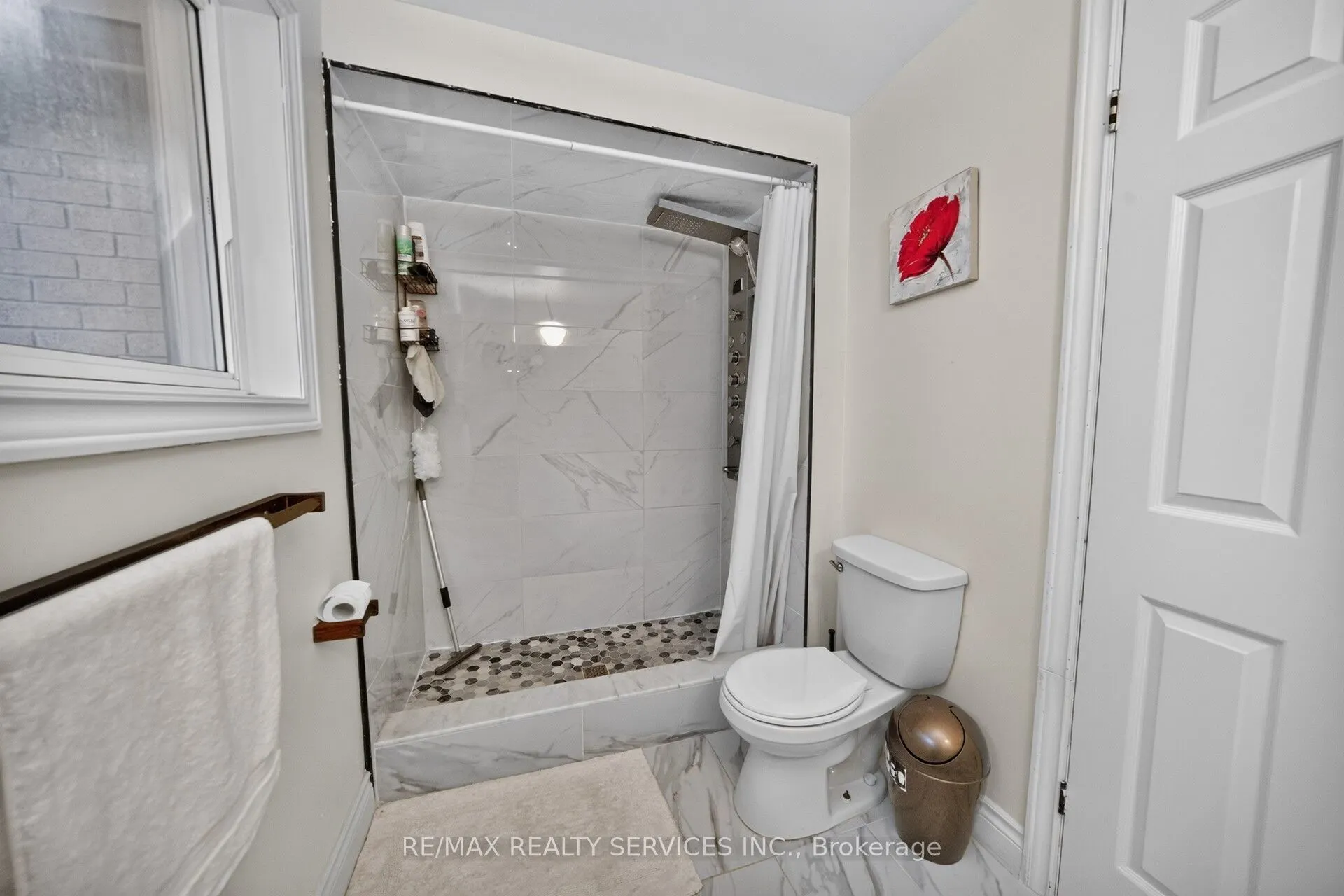 115 Amberly Boulevard