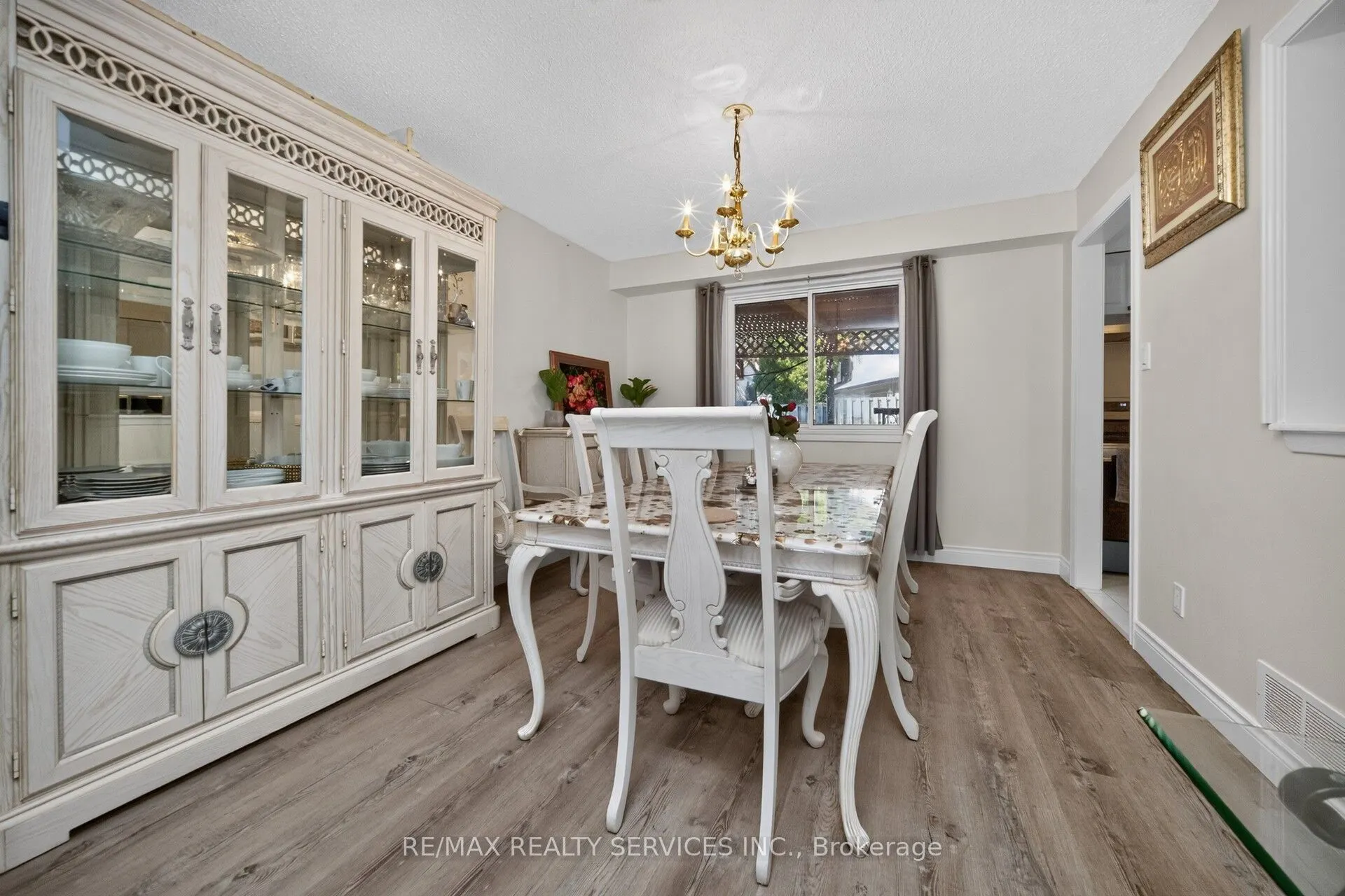 115 Amberly Boulevard