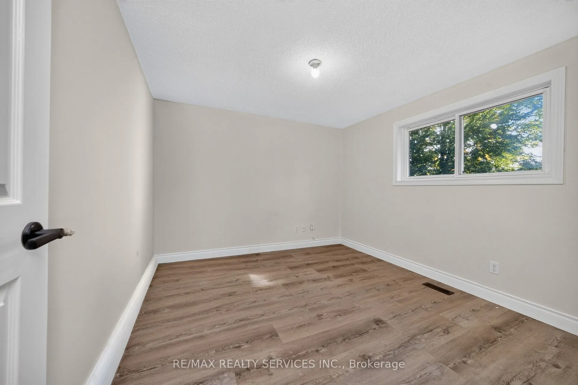 115 Amberly Boulevard